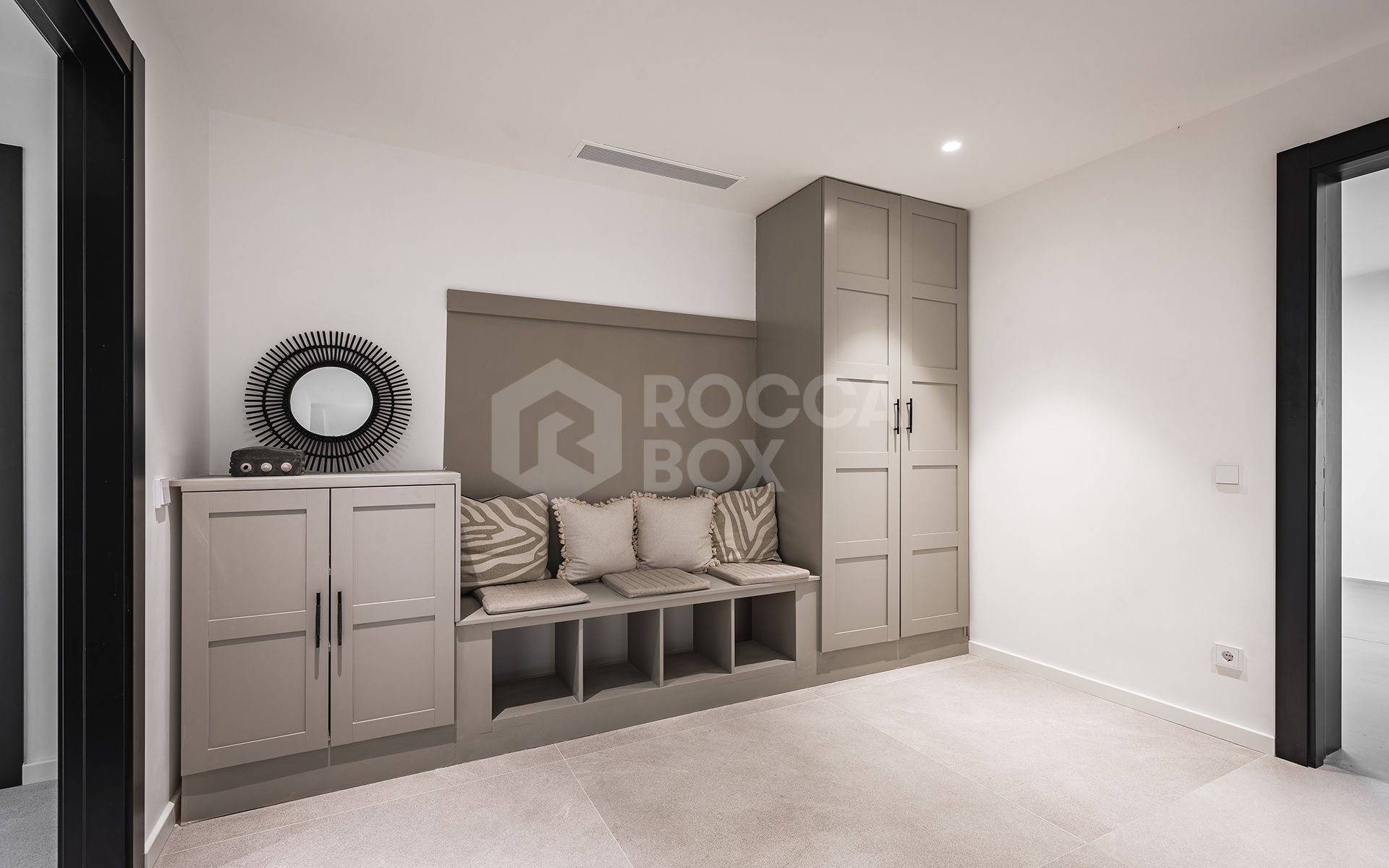 Elegantly renovated luxury villa in the residential gated estate of El Madroñal, Benahavís