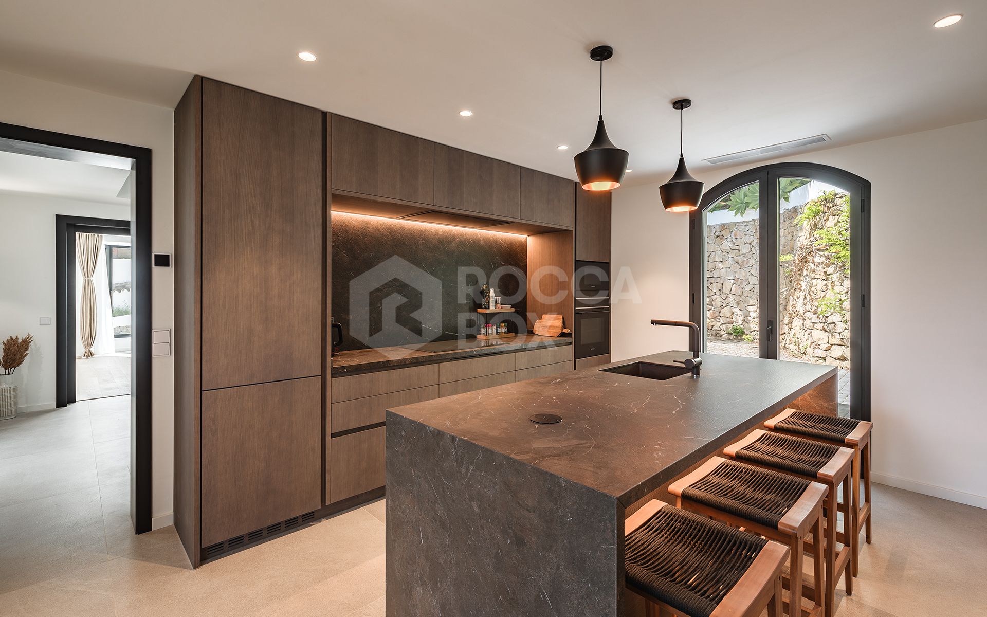 Elegantly renovated luxury villa in the residential gated estate of El Madroñal, Benahavís