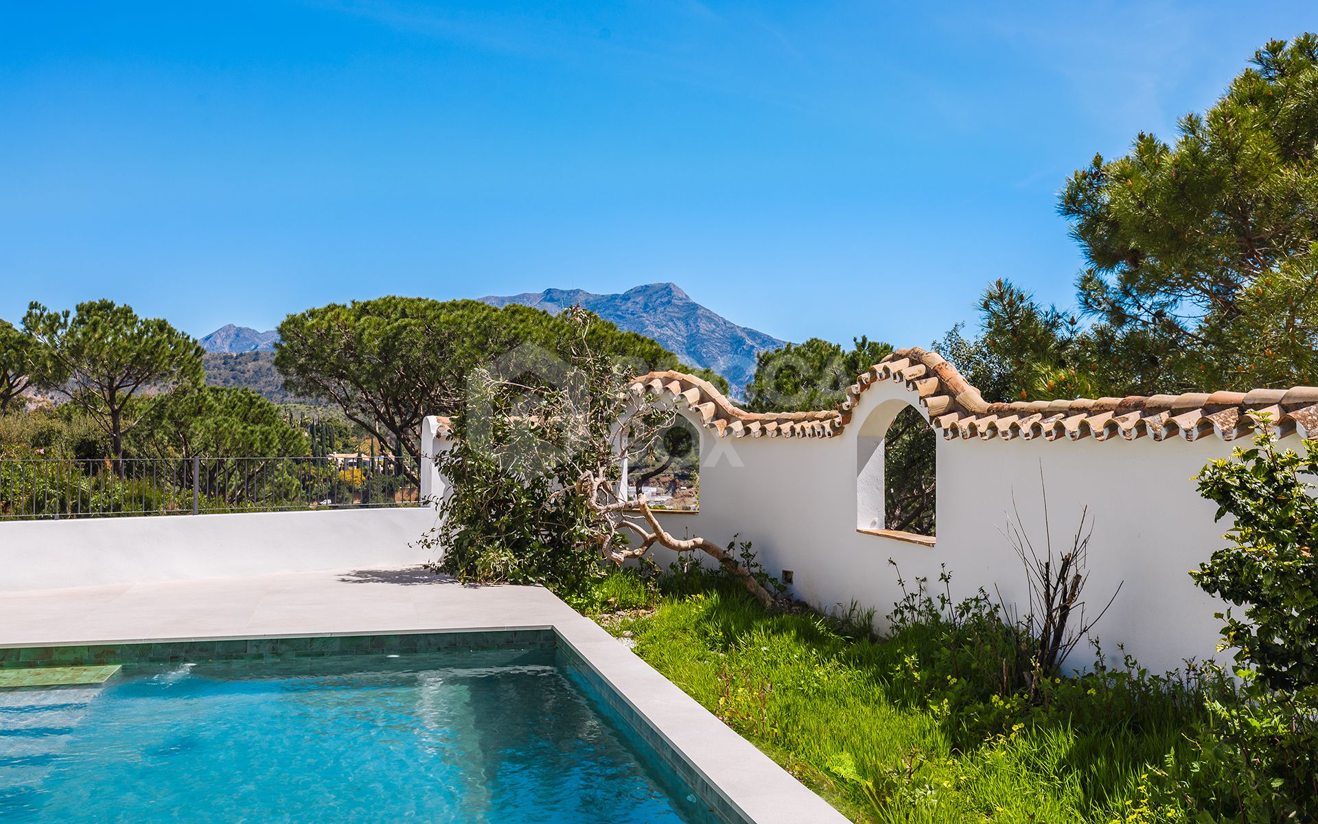 Elegantly renovated luxury villa in the residential gated estate of El Madroñal, Benahavís