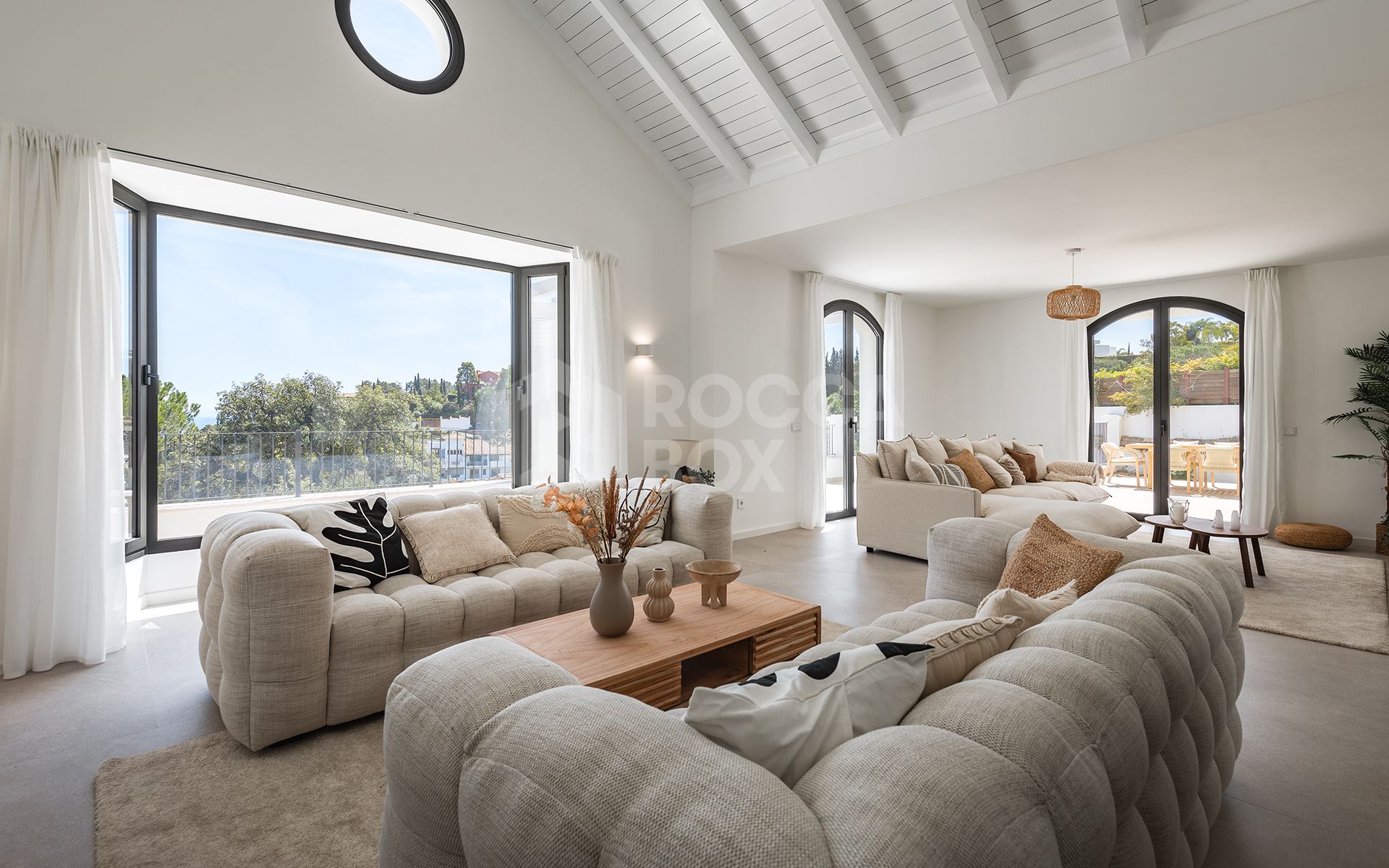 Elegantly renovated luxury villa in the residential gated estate of El Madroñal, Benahavís