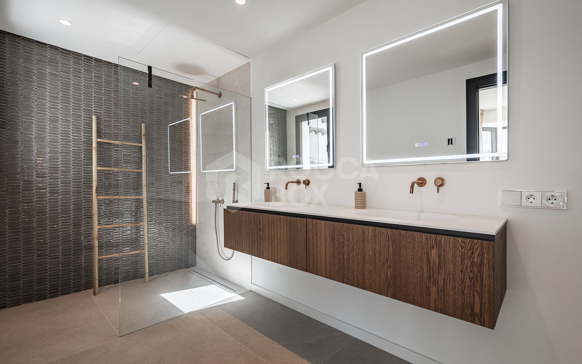 Elegantly renovated luxury villa in the residential gated estate of El Madroñal, Benahavís