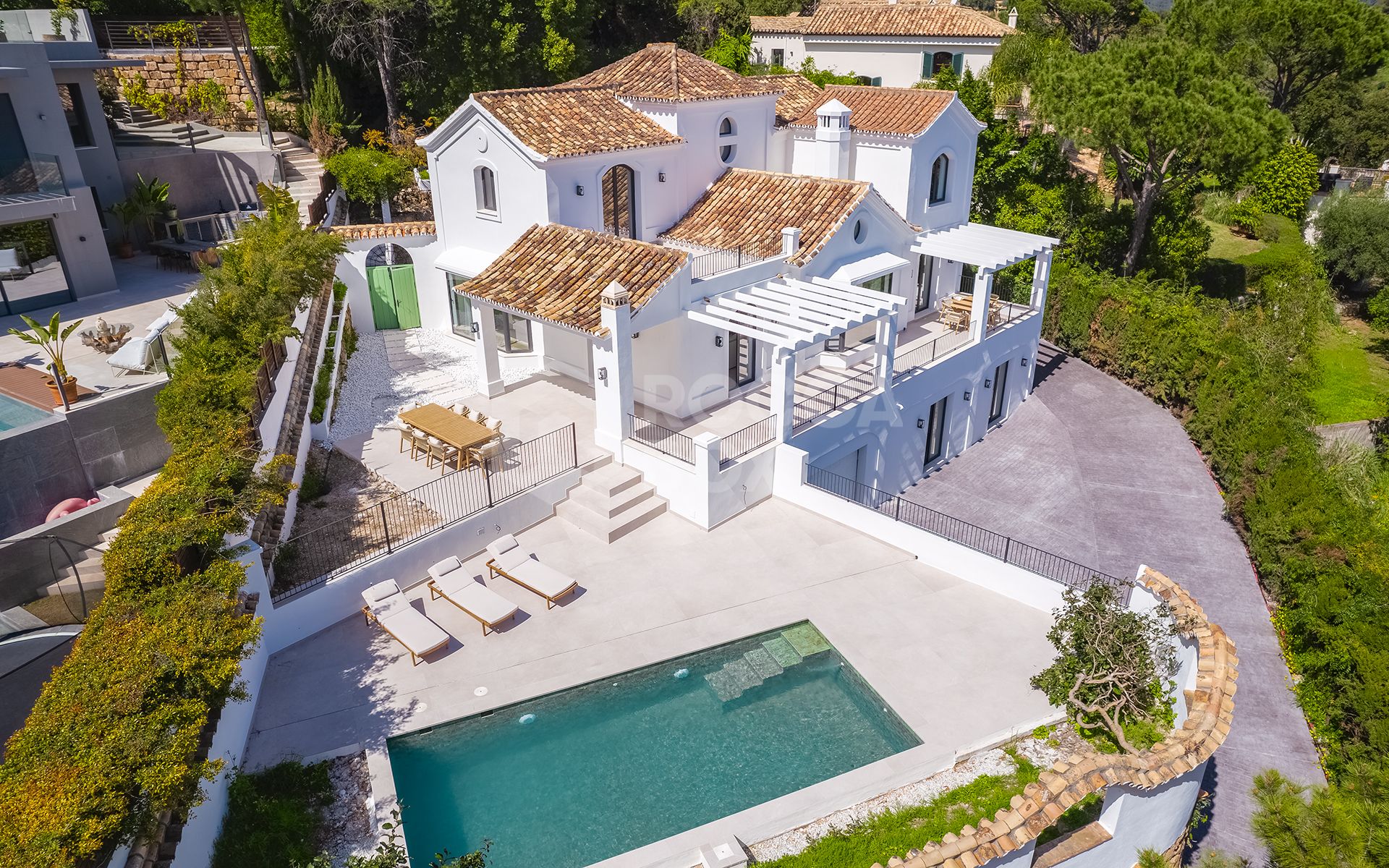 Elegantly renovated luxury villa in the residential gated estate of El Madroñal, Benahavís