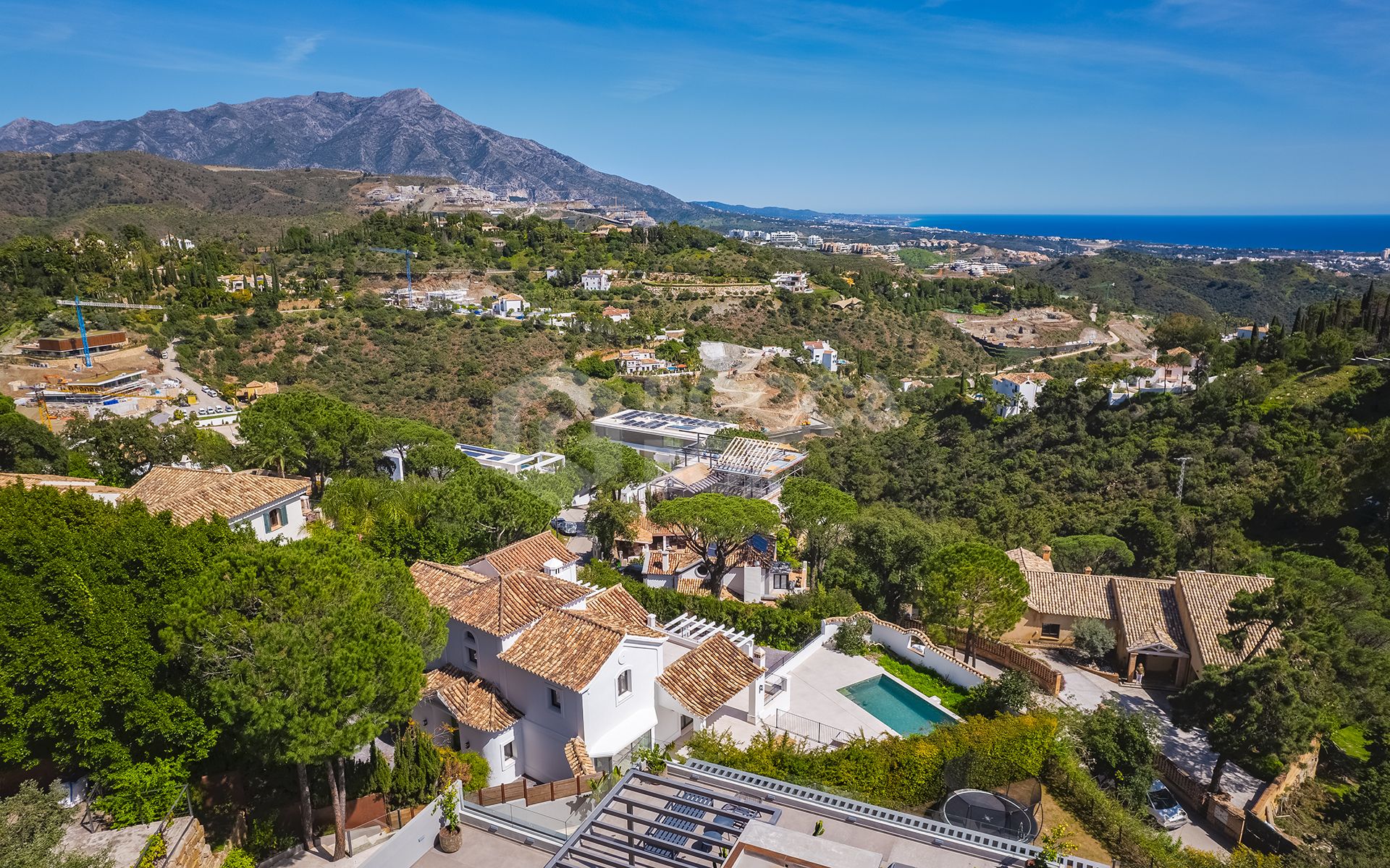 Elegantly renovated luxury villa in the residential gated estate of El Madroñal, Benahavís