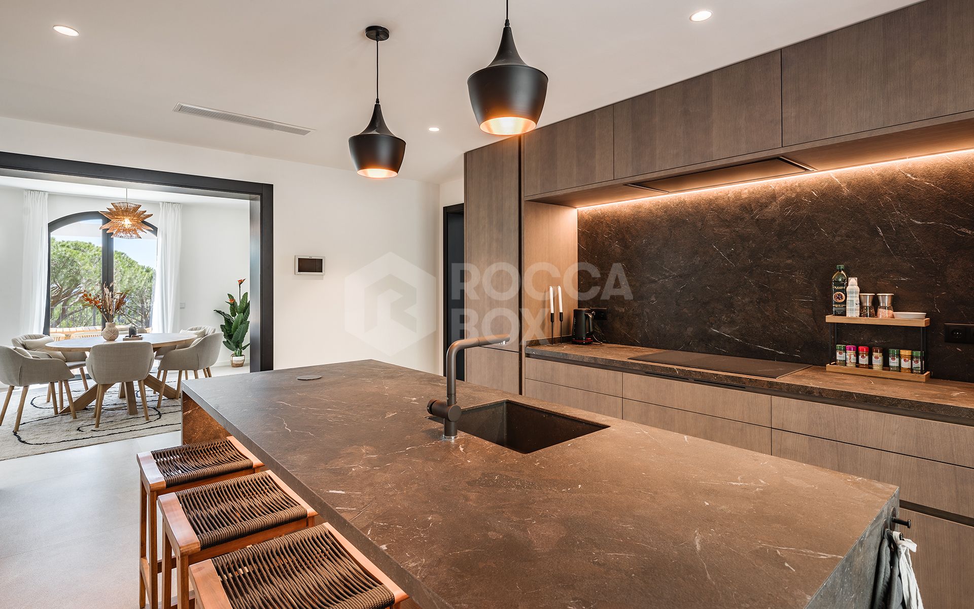 Elegantly renovated luxury villa in the residential gated estate of El Madroñal, Benahavís