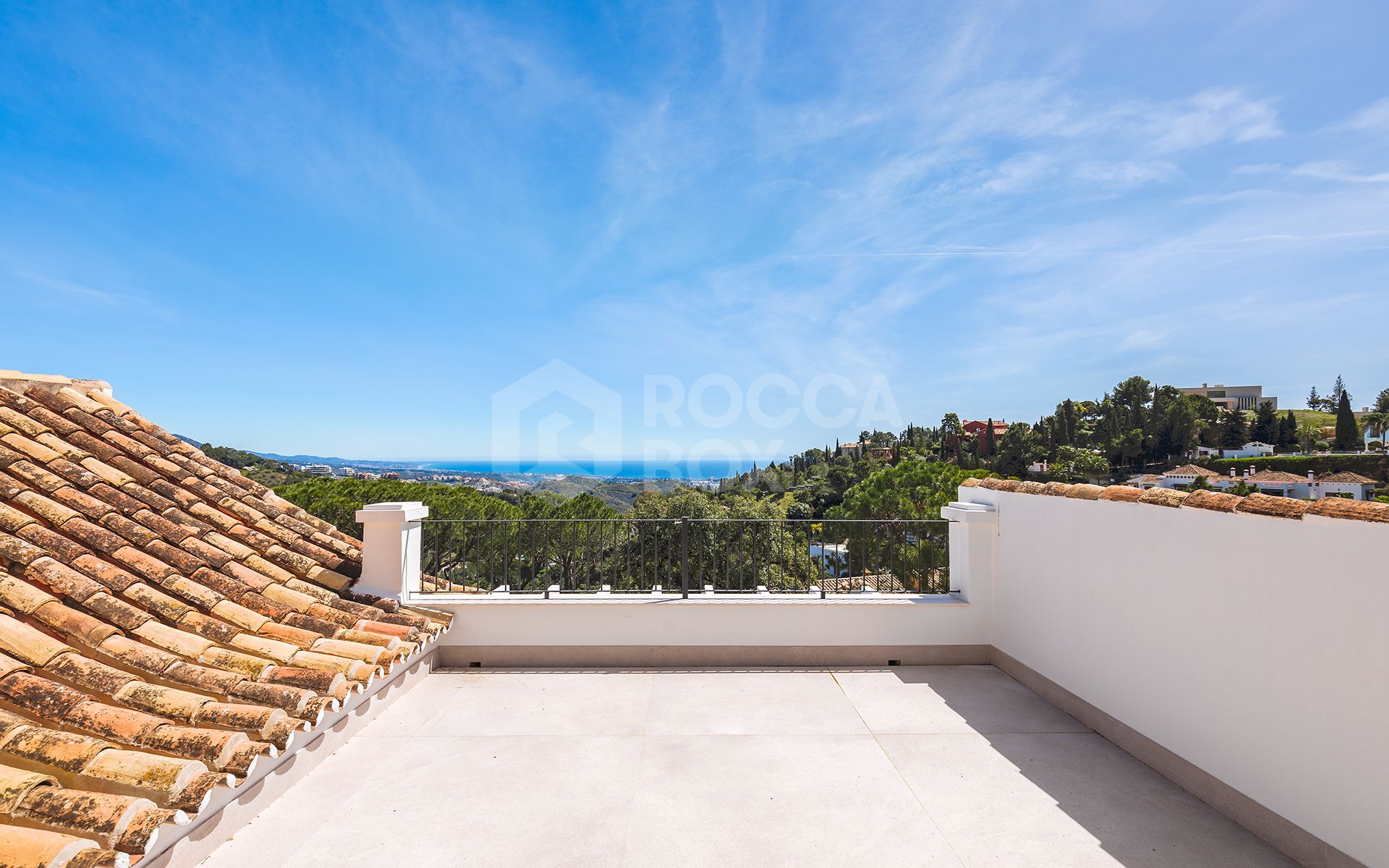 Elegantly renovated luxury villa in the residential gated estate of El Madroñal, Benahavís