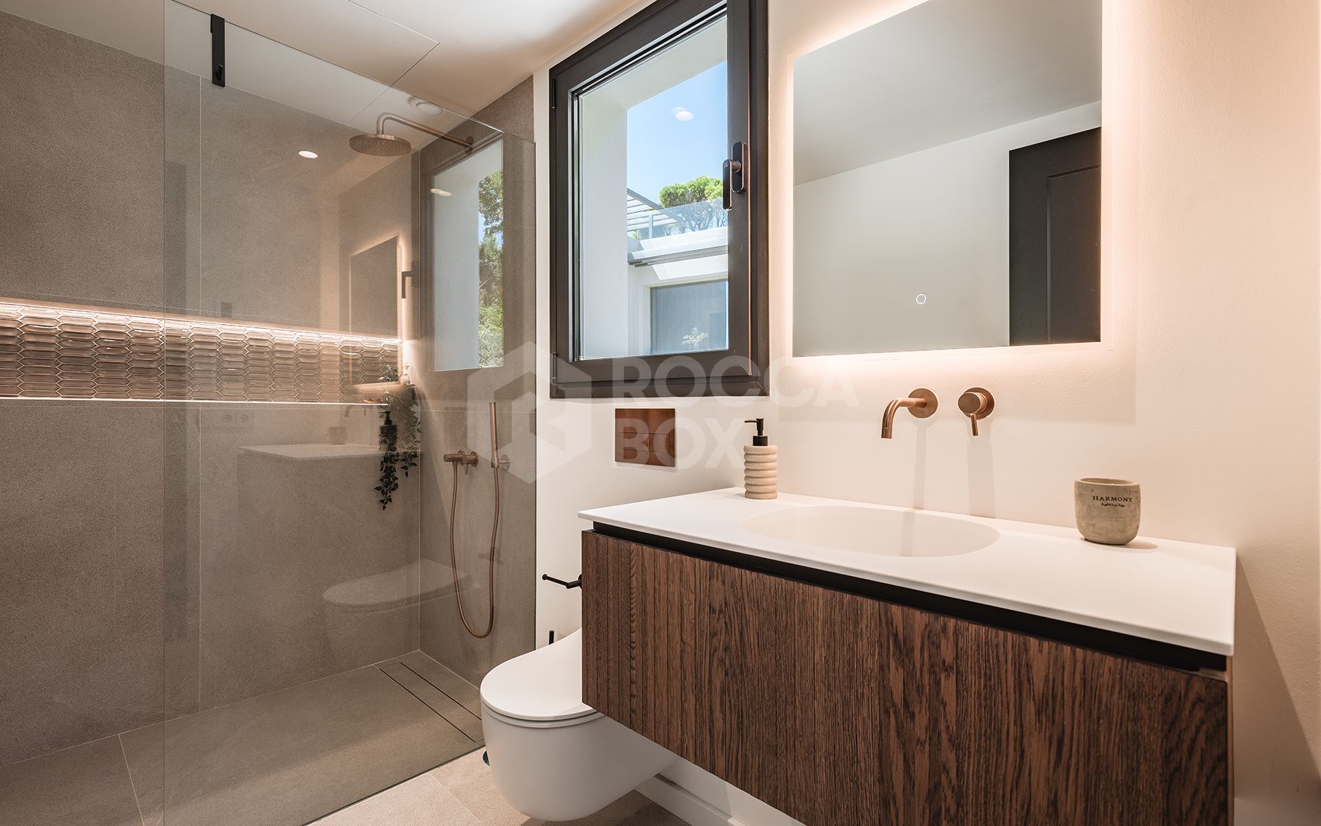 Elegantly renovated luxury villa in the residential gated estate of El Madroñal, Benahavís