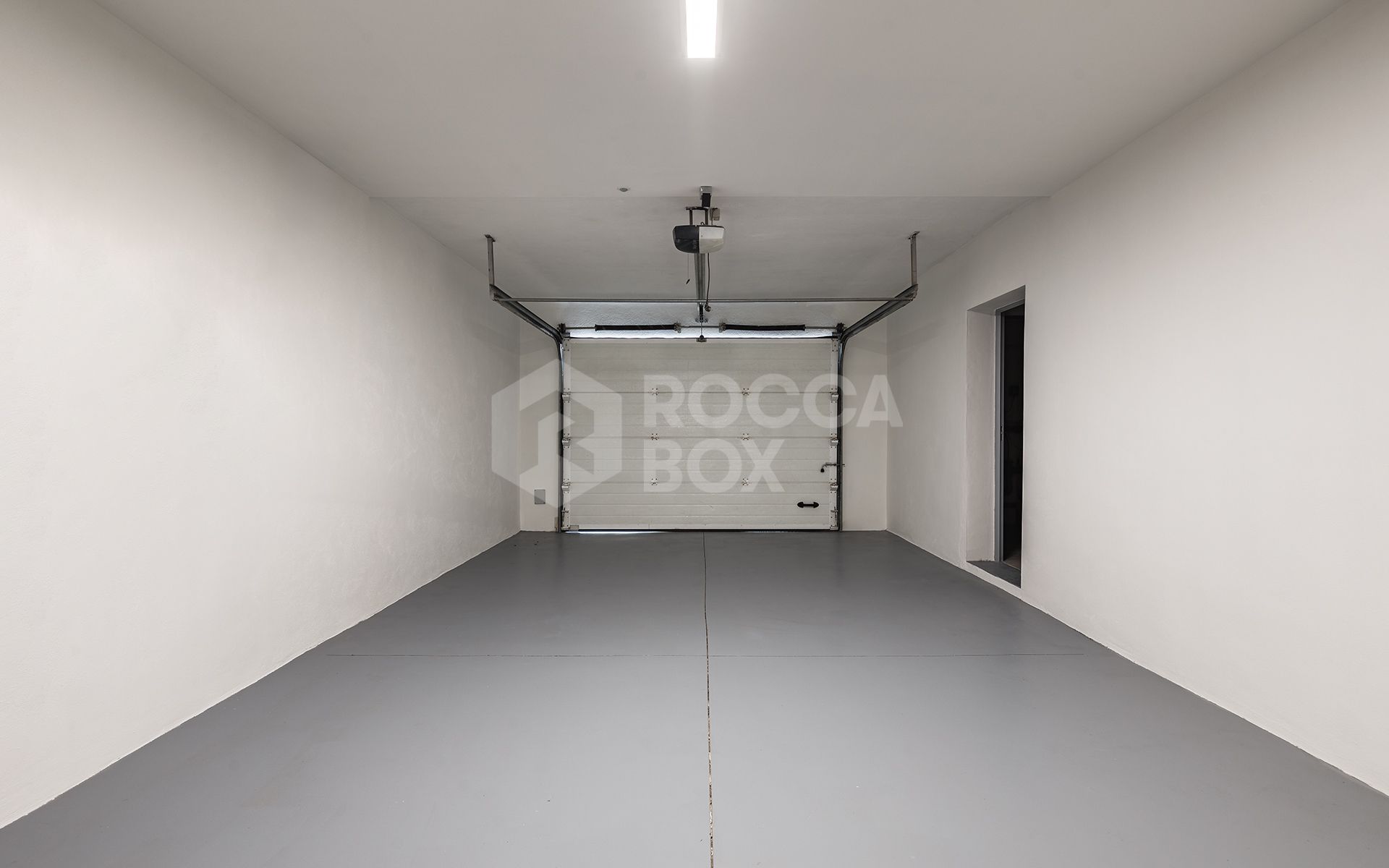 Elegantly renovated luxury villa in the residential gated estate of El Madroñal, Benahavís