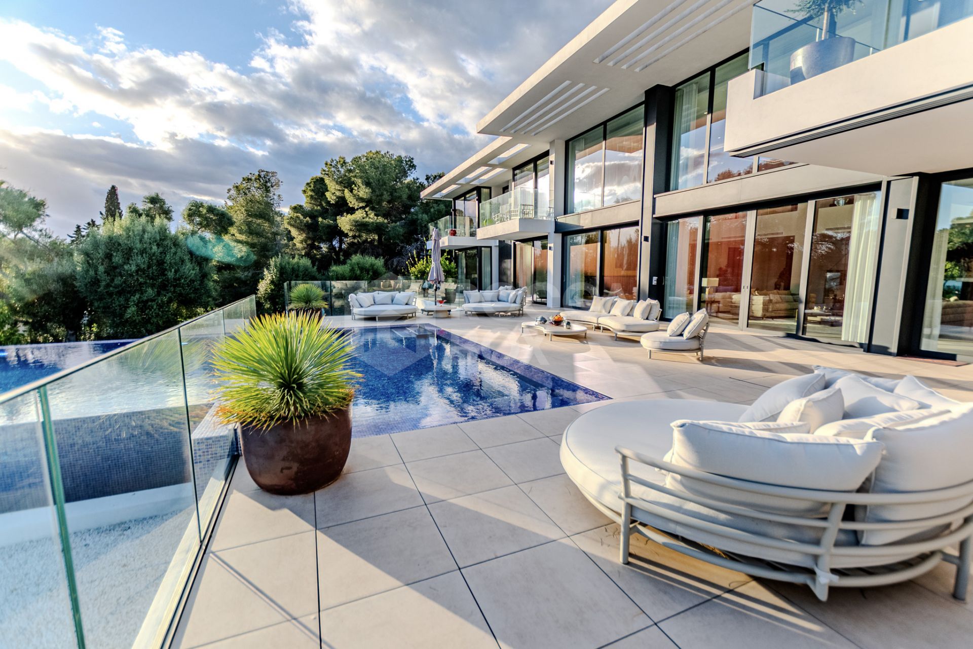 A Masterpiece of Modern Elegance in Sotogrande’s Kings and Queens