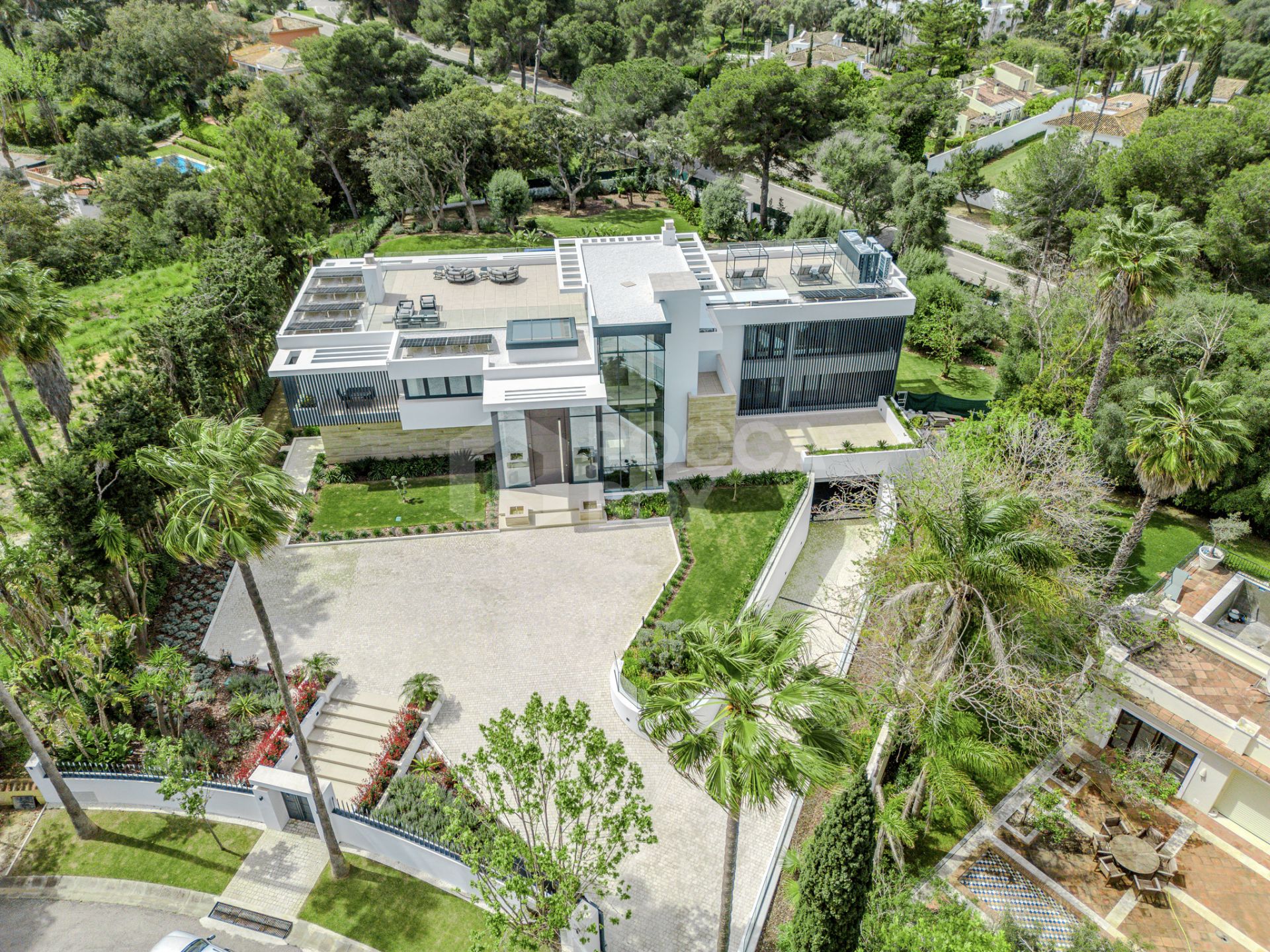 A Masterpiece of Modern Elegance in Sotogrande’s Kings and Queens