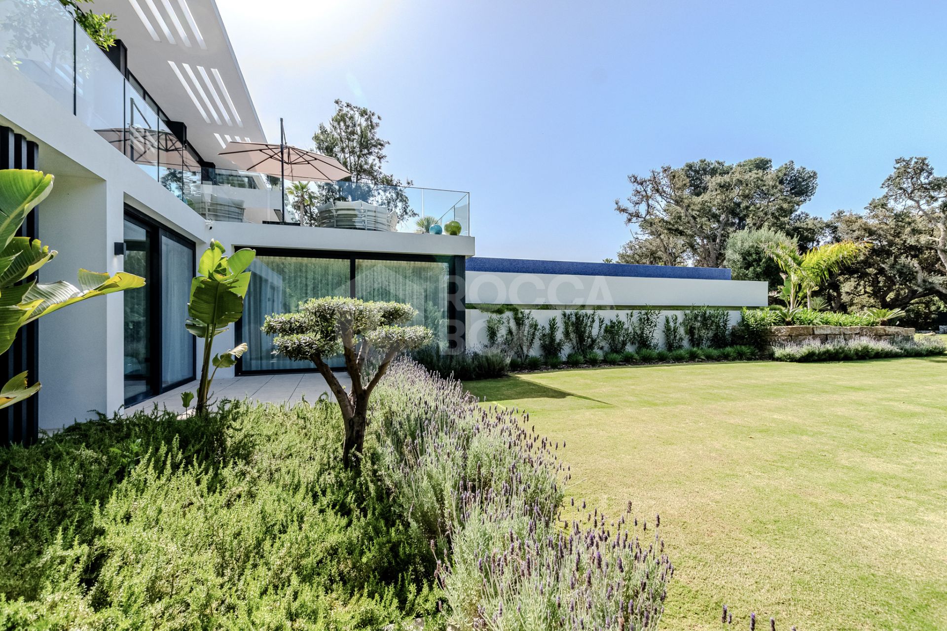 A Masterpiece of Modern Elegance in Sotogrande’s Kings and Queens