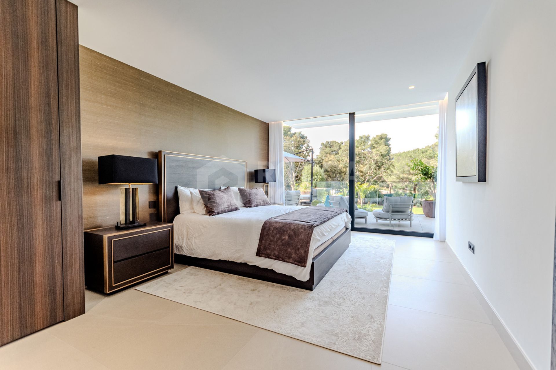 A Masterpiece of Modern Elegance in Sotogrande’s Kings and Queens