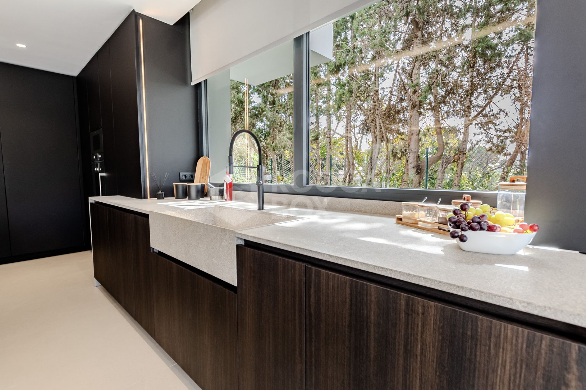 A Masterpiece of Modern Elegance in Sotogrande’s Kings and Queens