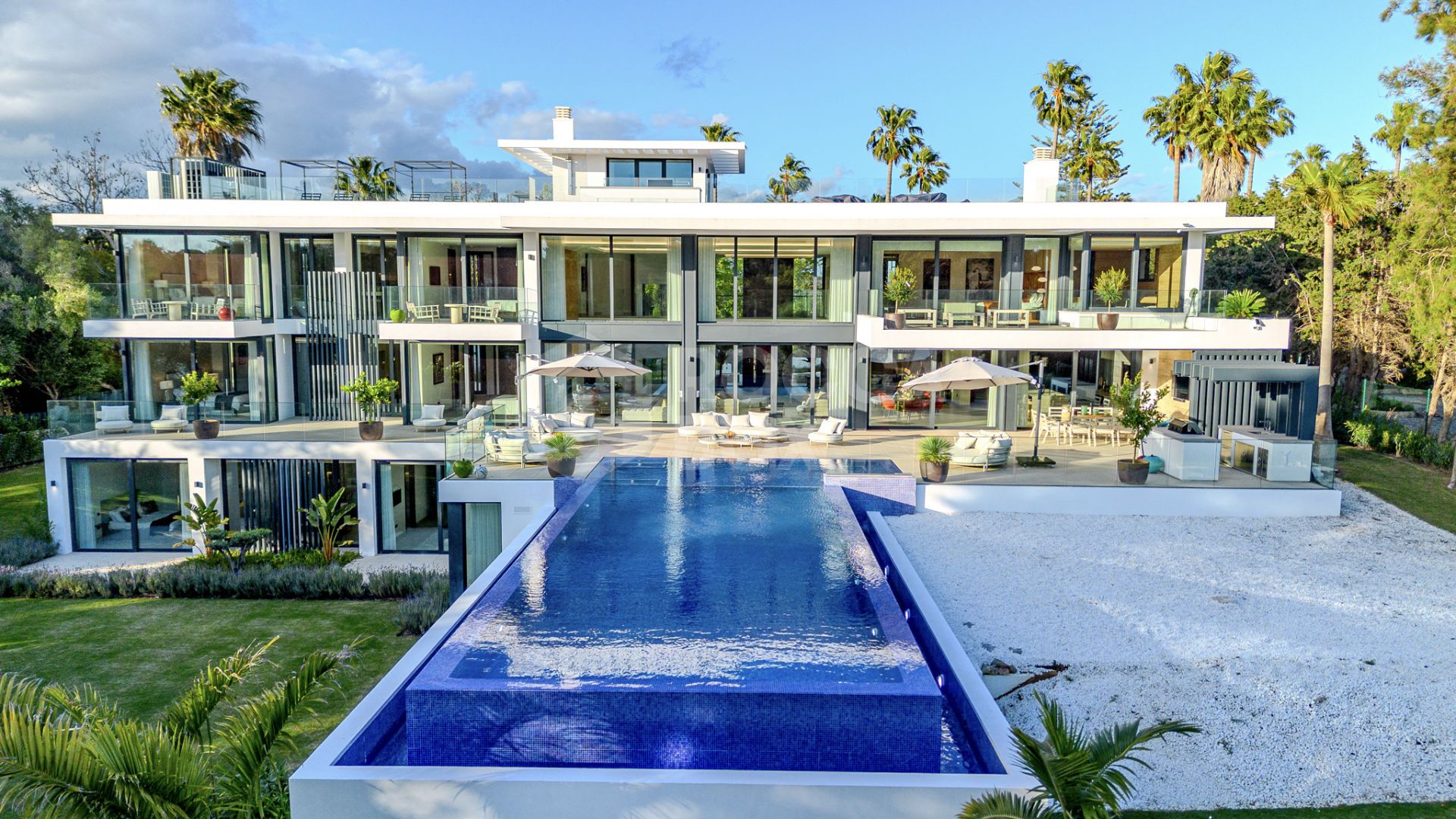 A Masterpiece of Modern Elegance in Sotogrande’s Kings and Queens