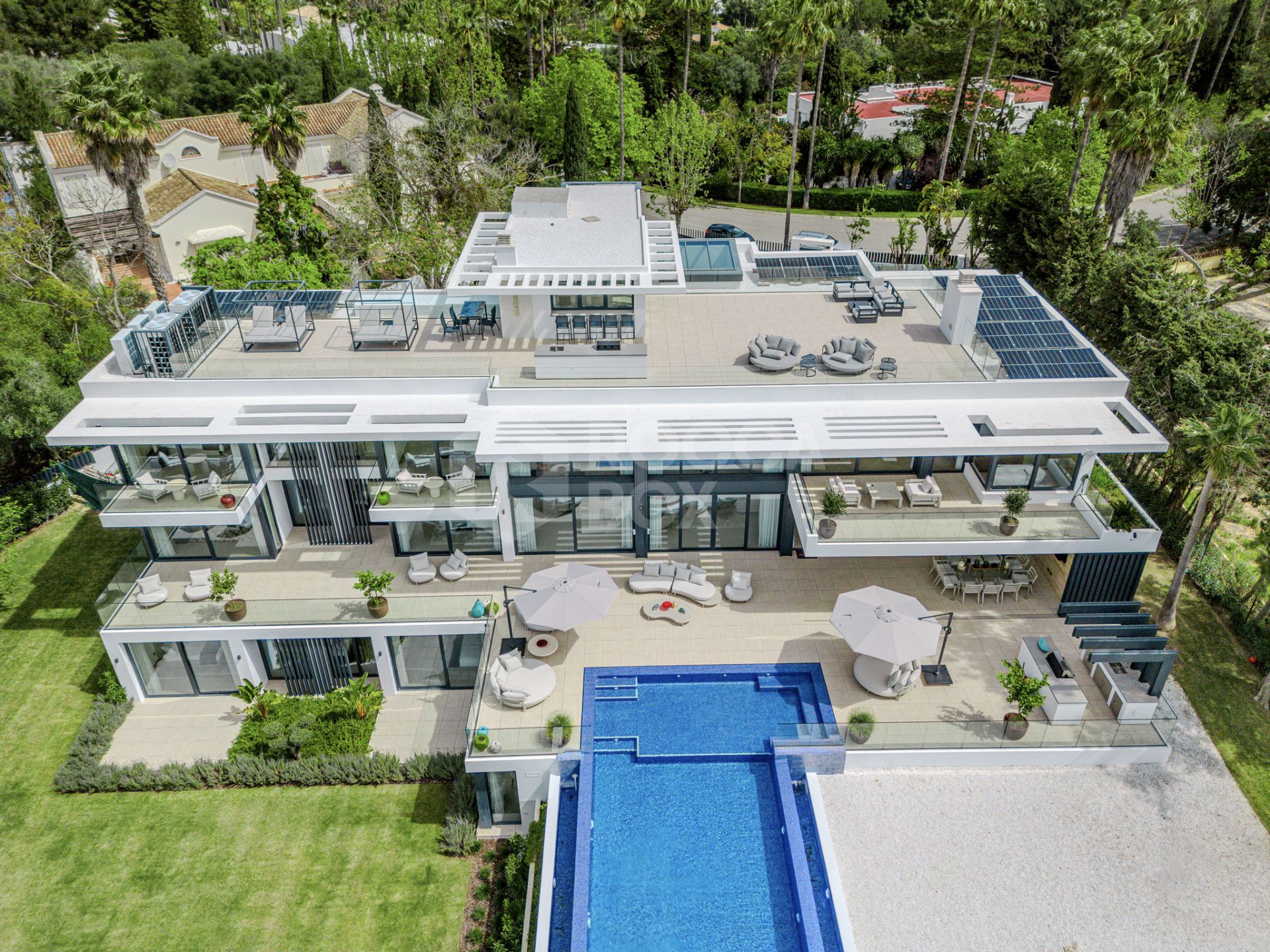 A Masterpiece of Modern Elegance in Sotogrande’s Kings and Queens