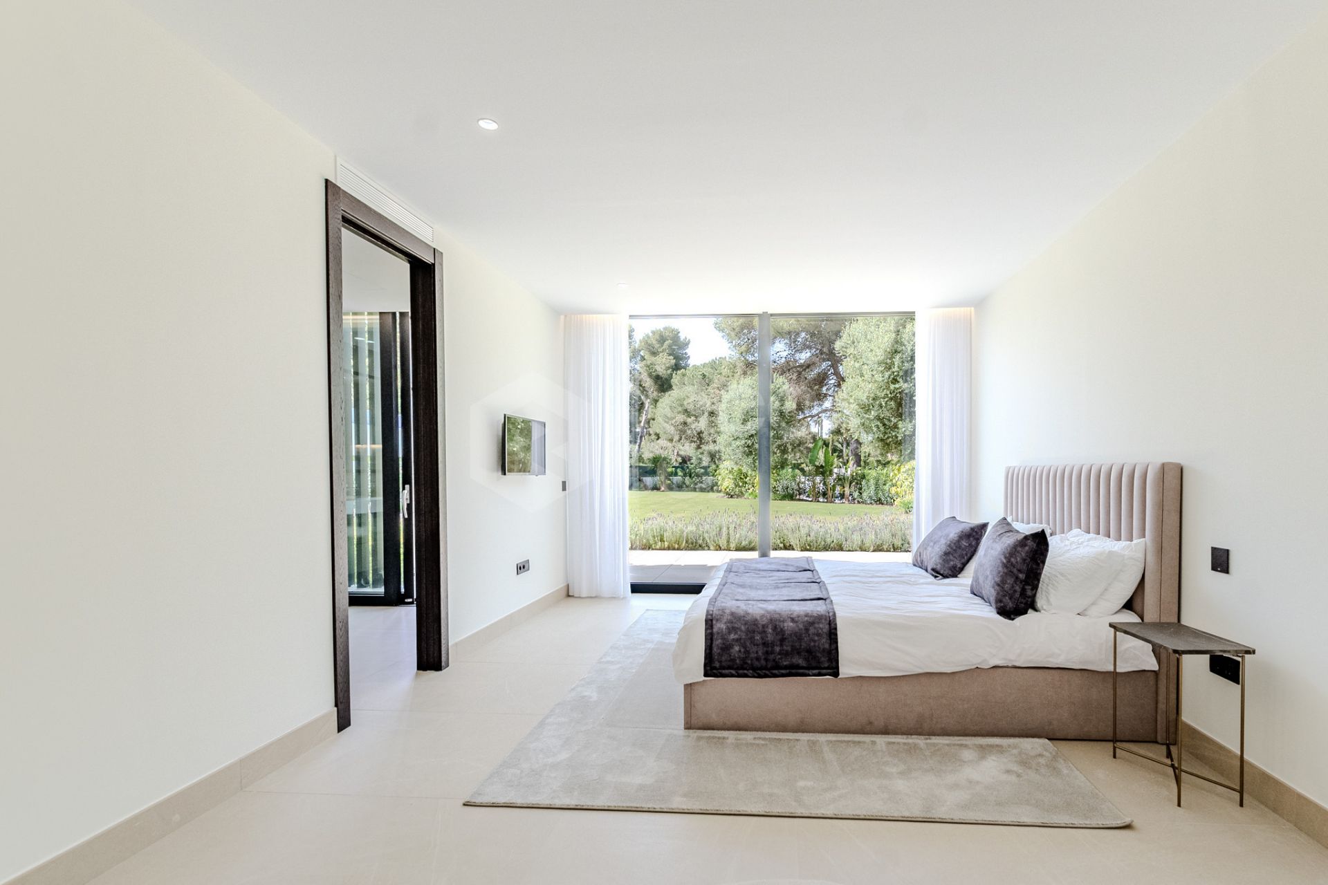 A Masterpiece of Modern Elegance in Sotogrande’s Kings and Queens