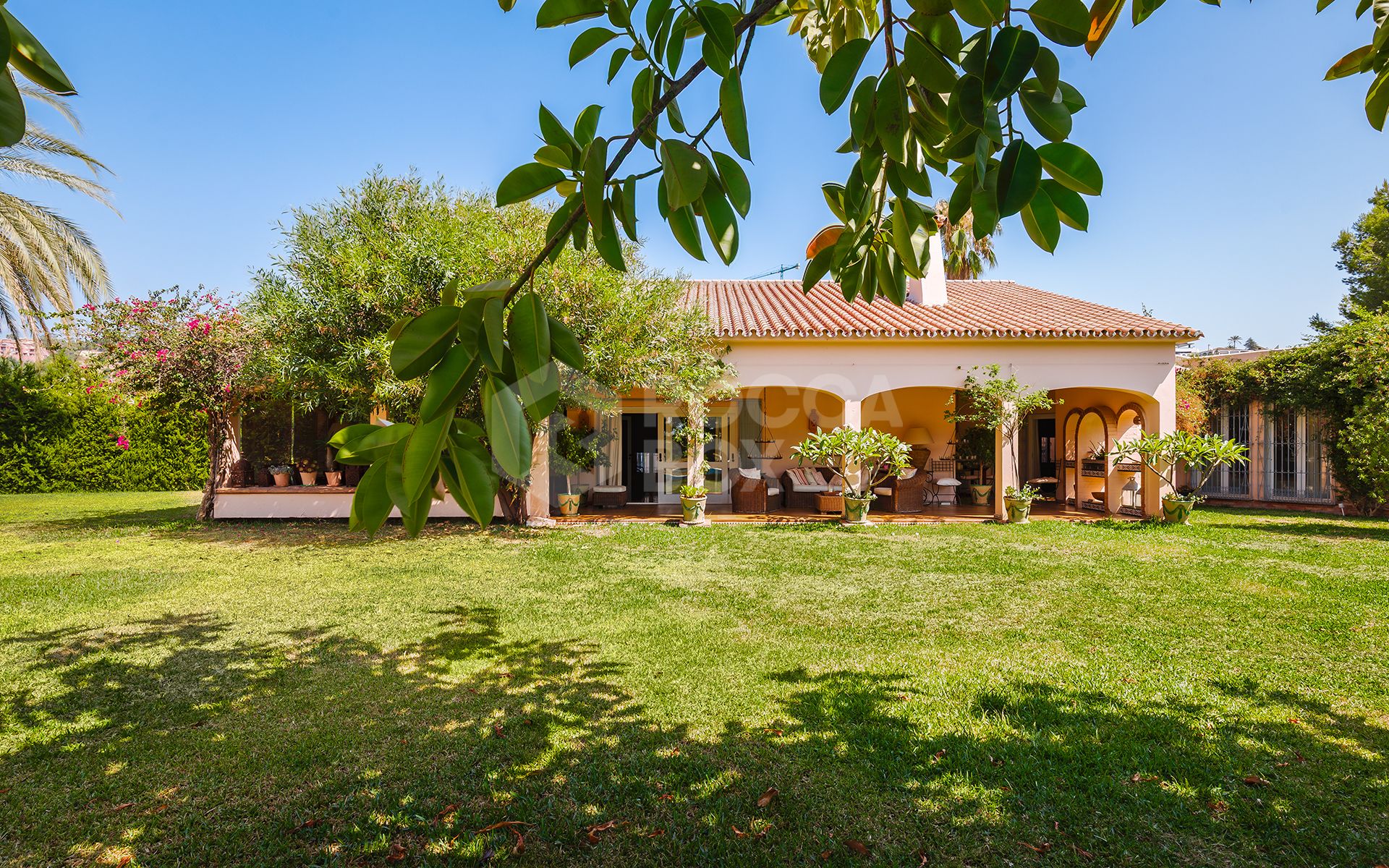 Elegant Andalusian Villa with Sea Views and Expansion Potential in Fuente del Espanto