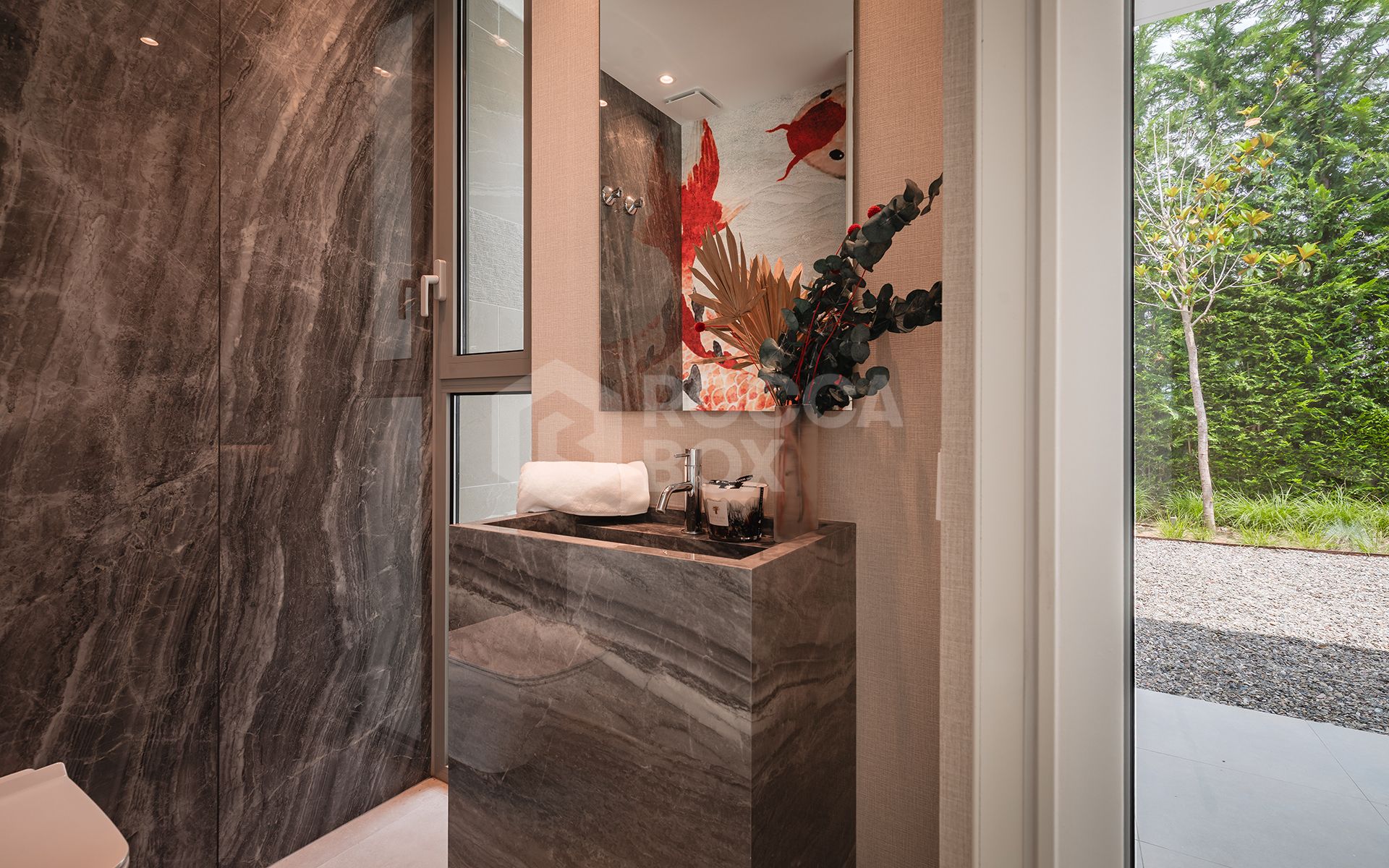 Elegant Contemporary Villa with 5 En-Suite Bedrooms in El Paraíso, New Golden Mile, Marbella