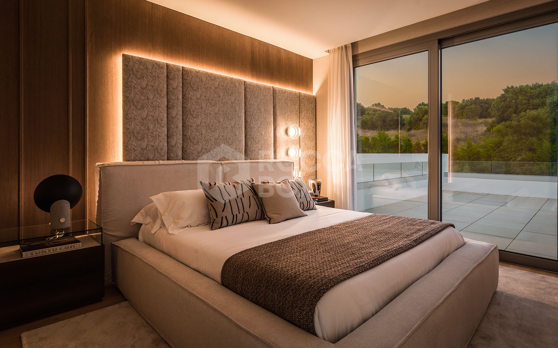 Elegant Contemporary Villa with 5 En-Suite Bedrooms in El Paraíso, New Golden Mile, Marbella