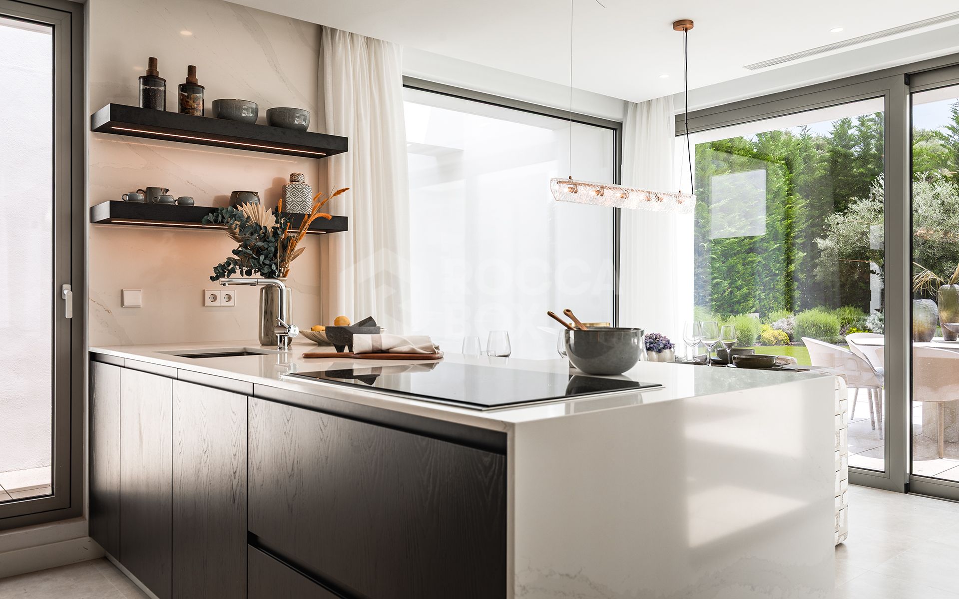 Elegant Contemporary Villa with 5 En-Suite Bedrooms in El Paraíso, New Golden Mile, Marbella