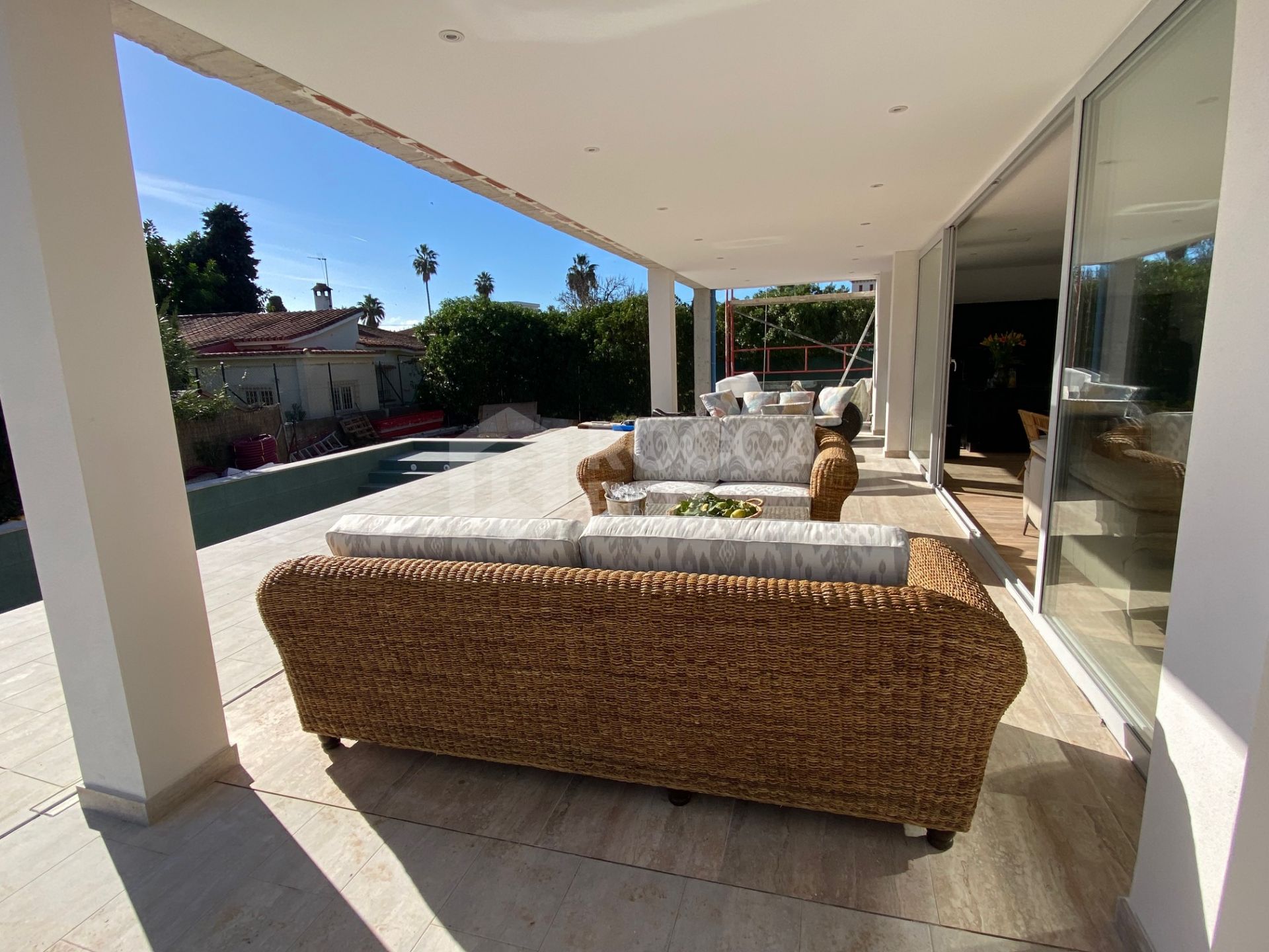 Newly built quality villa on the beach side of San Pedro de Alcántara
