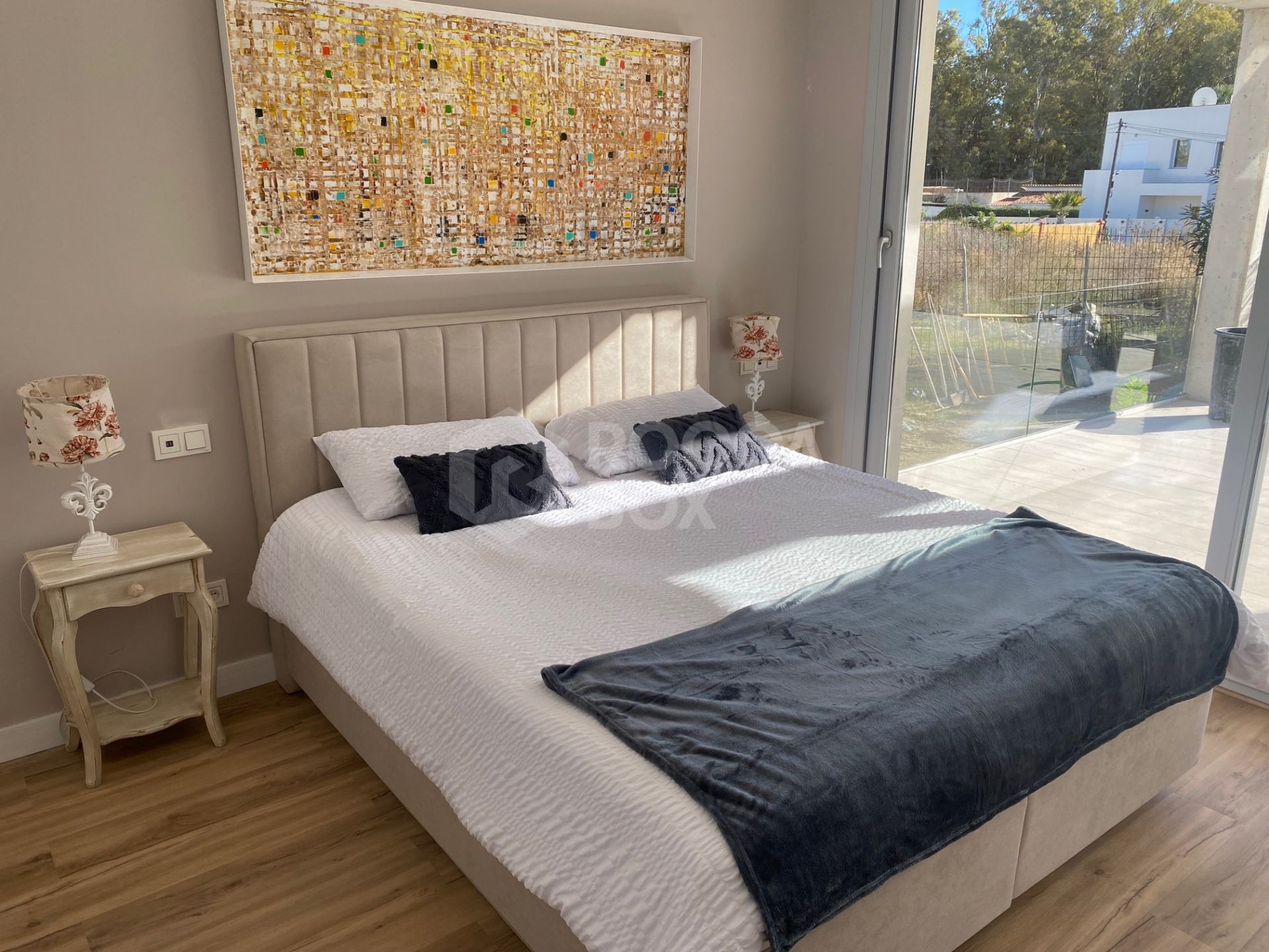 Newly built quality villa on the beach side of San Pedro de Alcántara