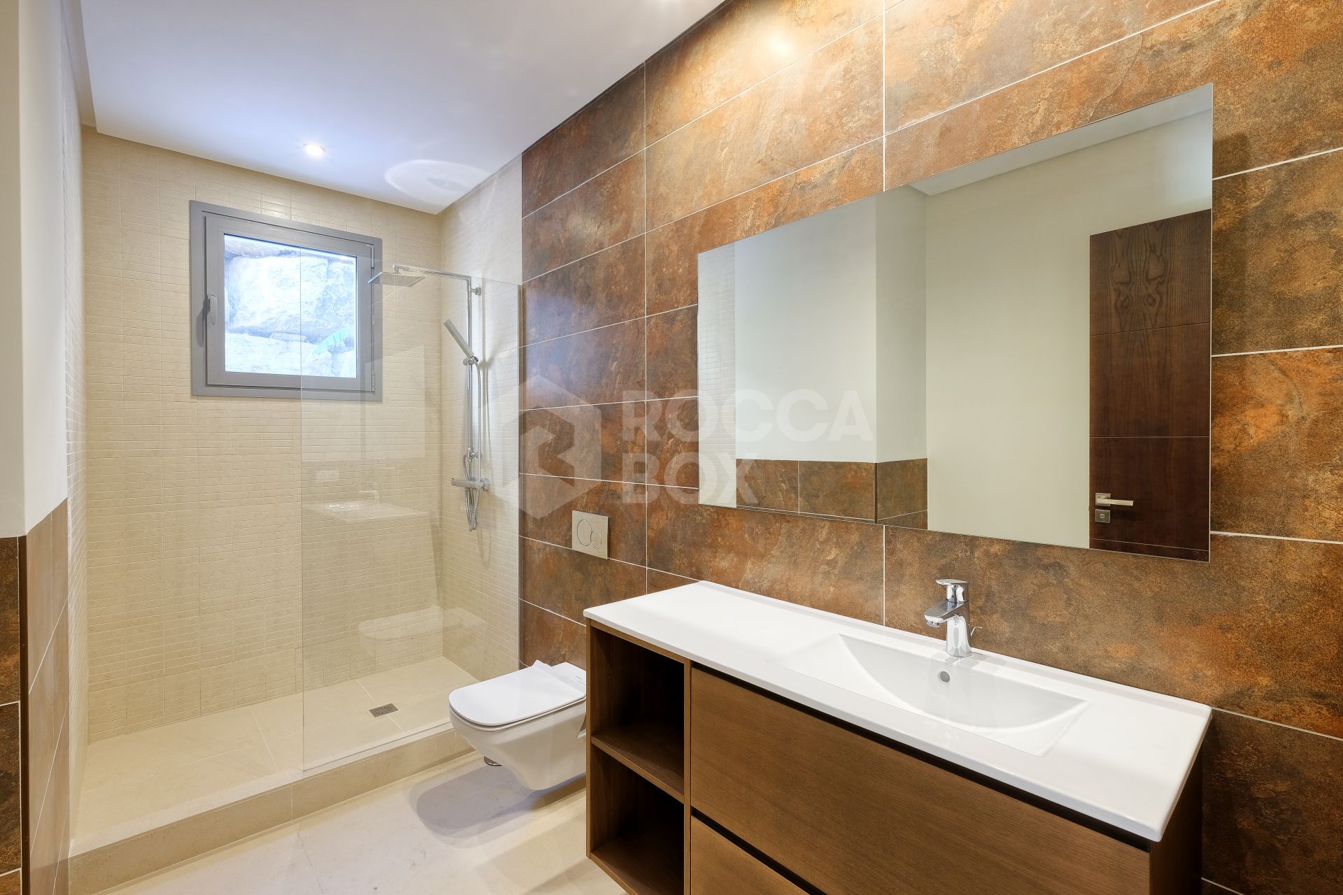 Contemporary 4 bedroom Villa in Puerto del Capitán, Benahavís