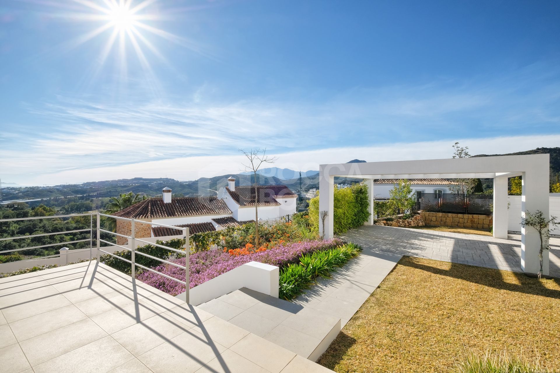 Contemporary 4 bedroom Villa in Puerto del Capitán, Benahavís