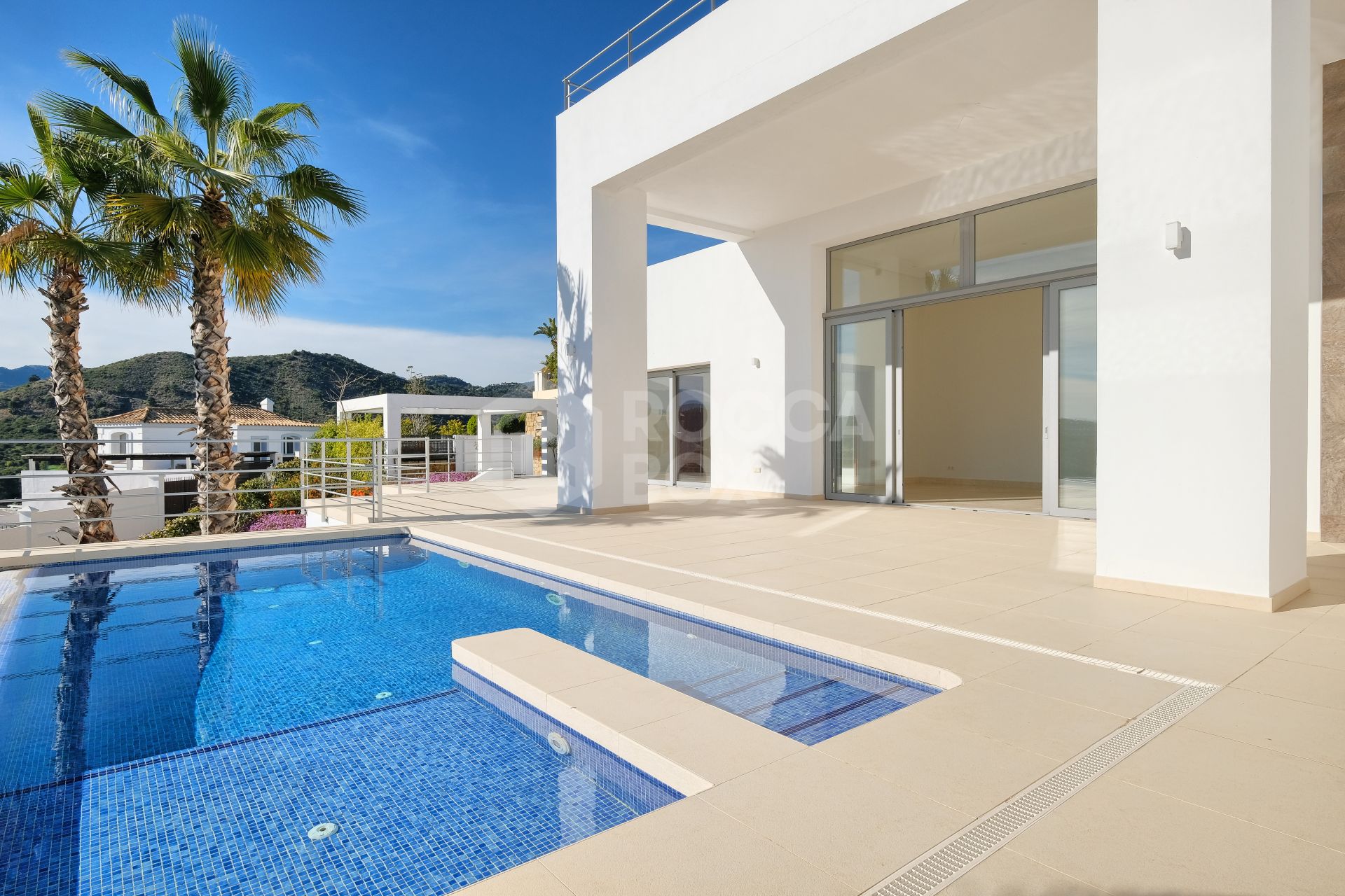 Contemporary 4 bedroom Villa in Puerto del Capitán, Benahavís