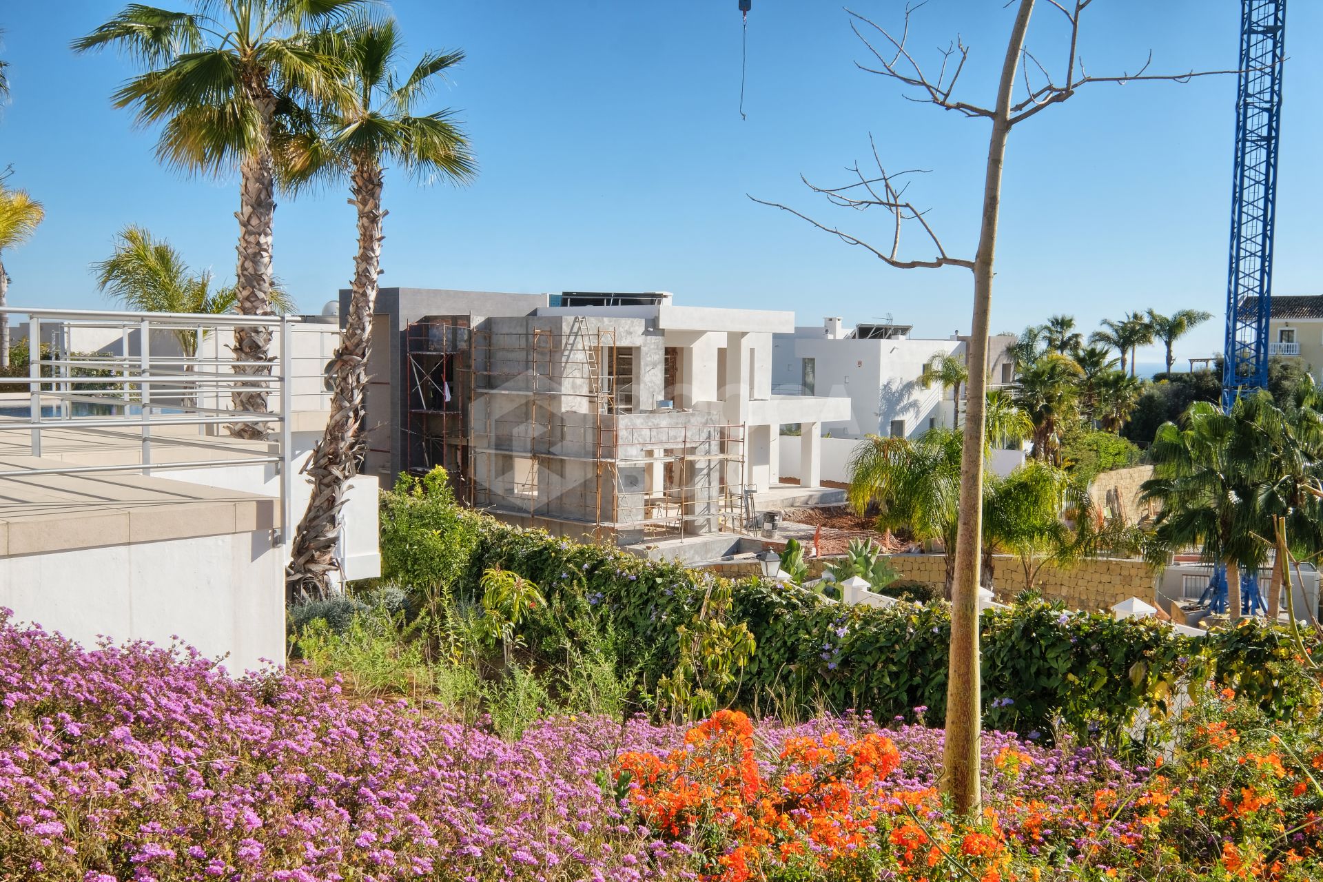 Contemporary 4 bedroom Villa in Puerto del Capitán, Benahavís