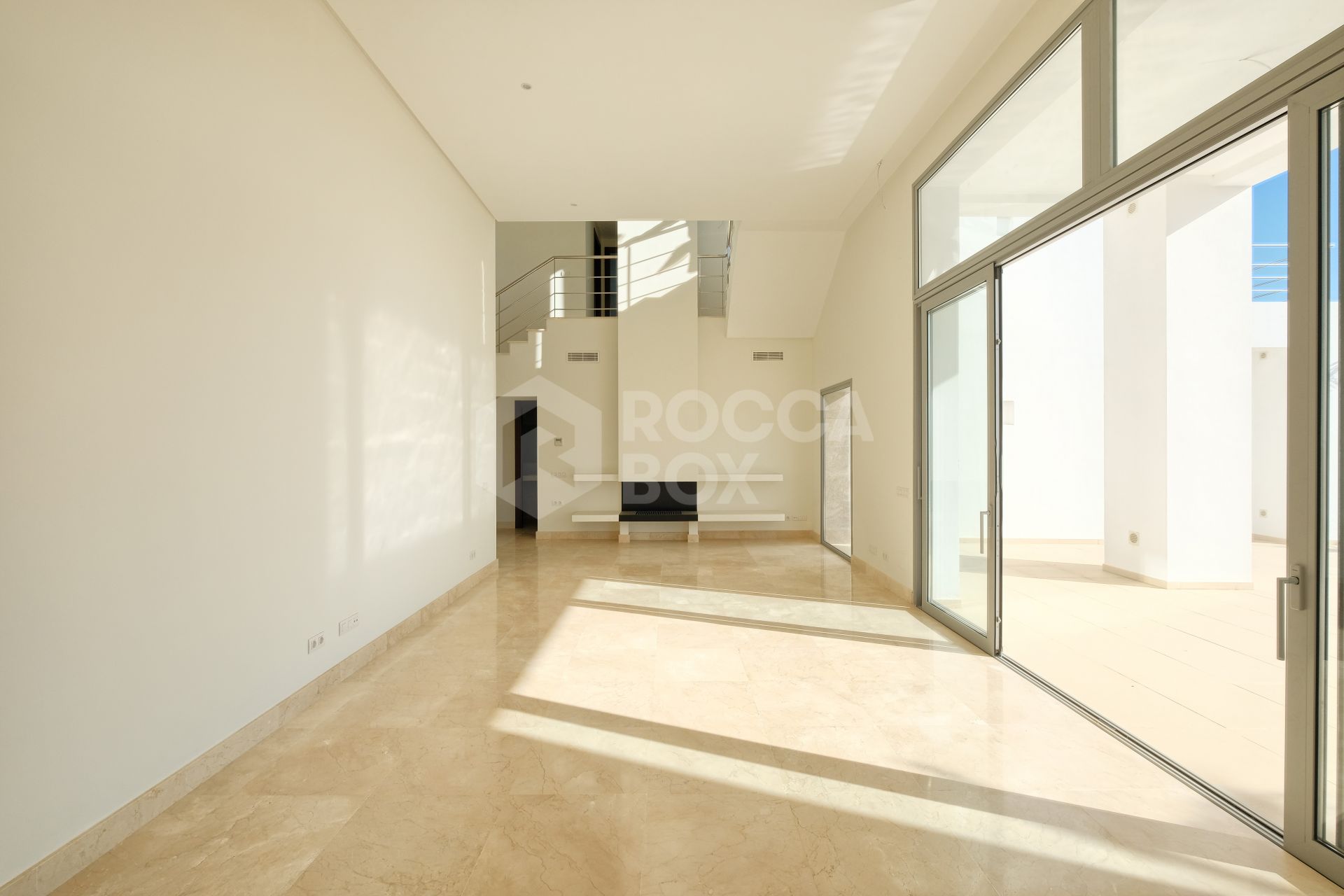 Contemporary 4 bedroom Villa in Puerto del Capitán, Benahavís