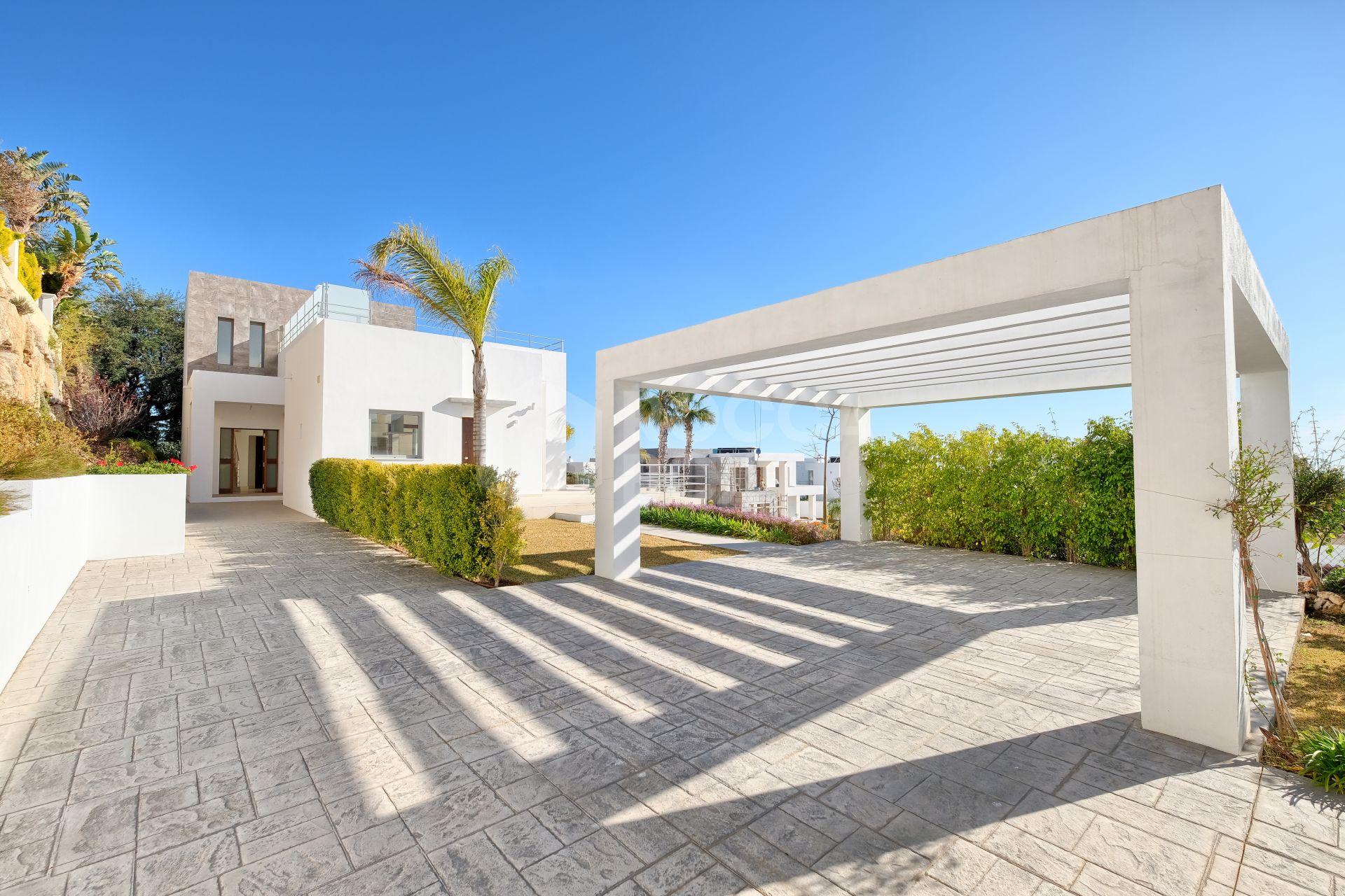 Contemporary 4 bedroom Villa in Puerto del Capitán, Benahavís