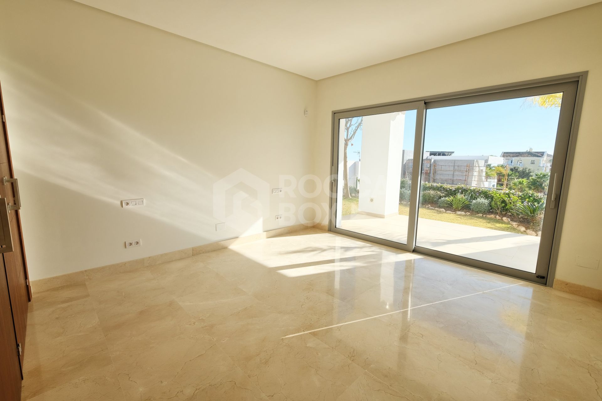 Contemporary 4 bedroom Villa in Puerto del Capitán, Benahavís