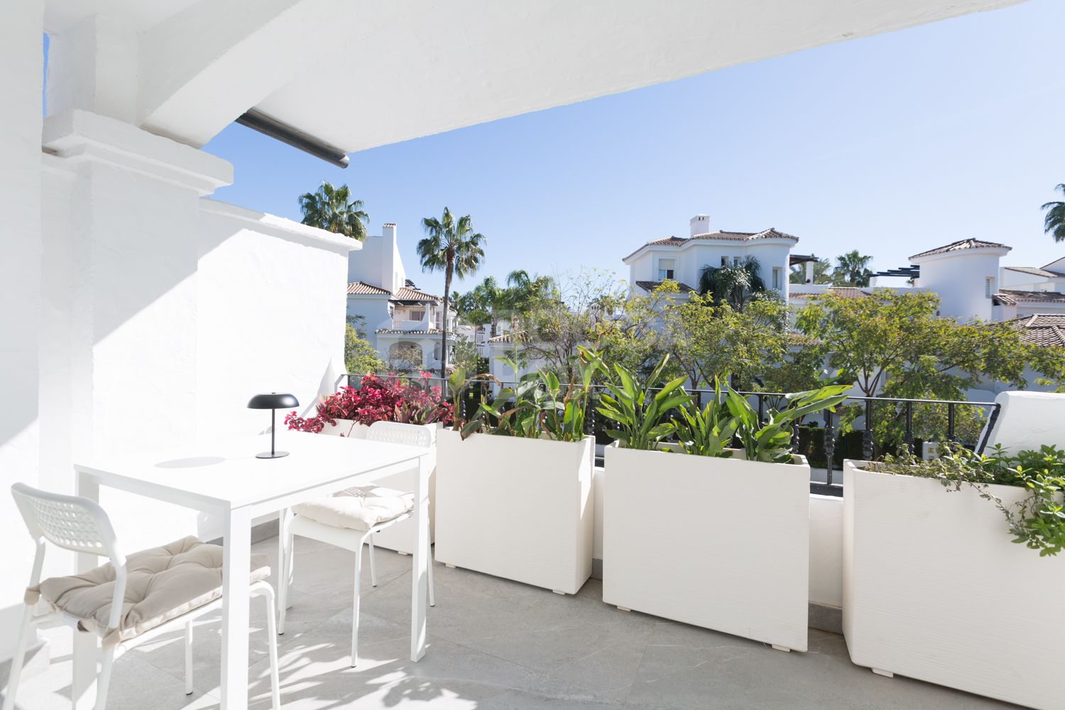 Renovated Corner Townhouse in Los Naranjos | Views of La Concha and 5 min from Puerto Banús