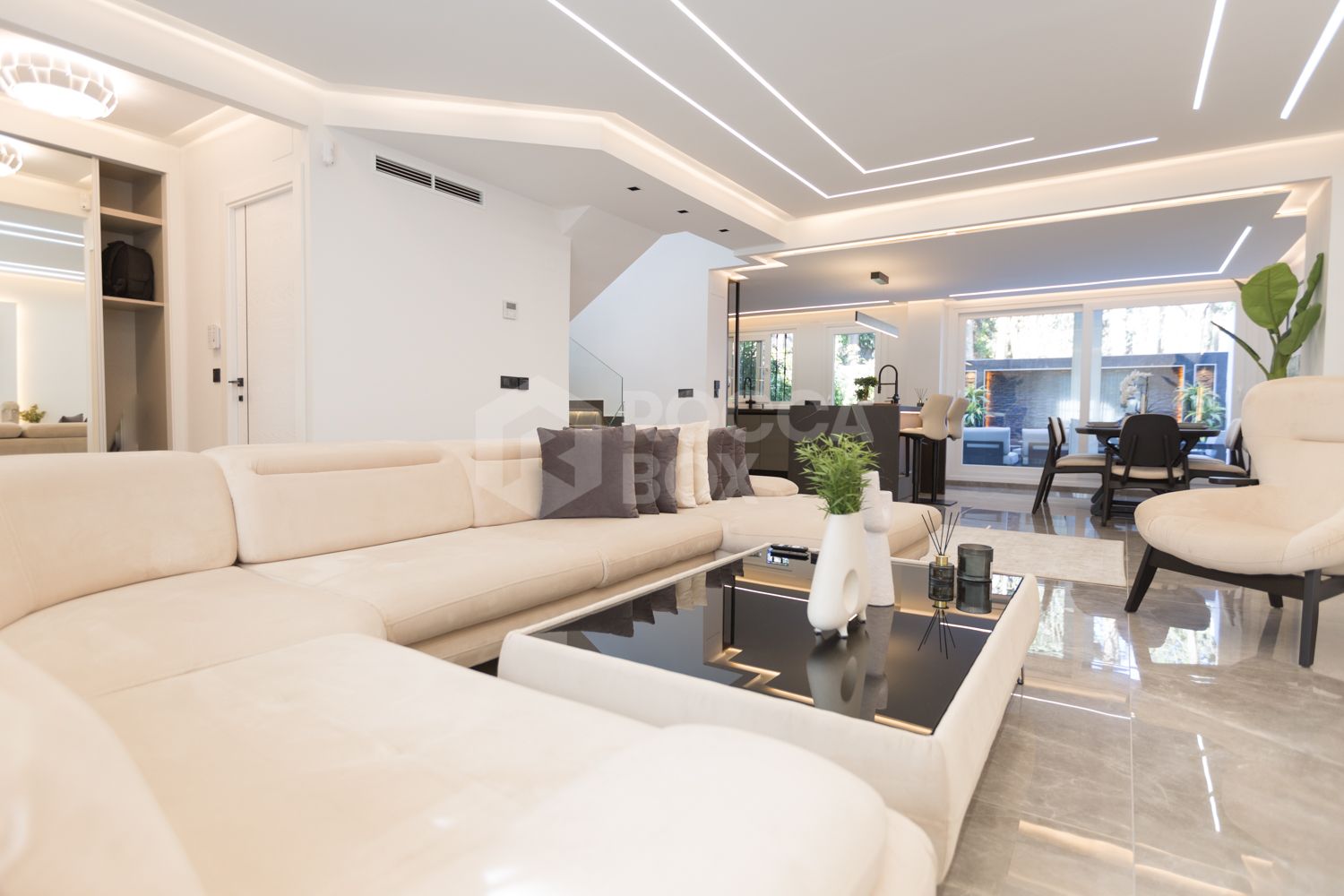 Renovated Corner Townhouse in Los Naranjos | Views of La Concha and 5 min from Puerto Banús