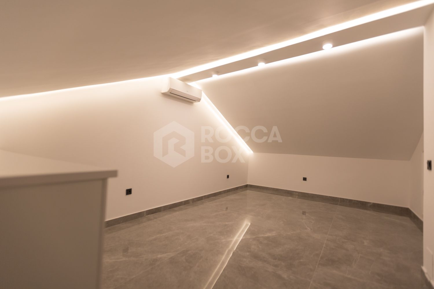 Renovated Corner Townhouse in Los Naranjos | Views of La Concha and 5 min from Puerto Banús