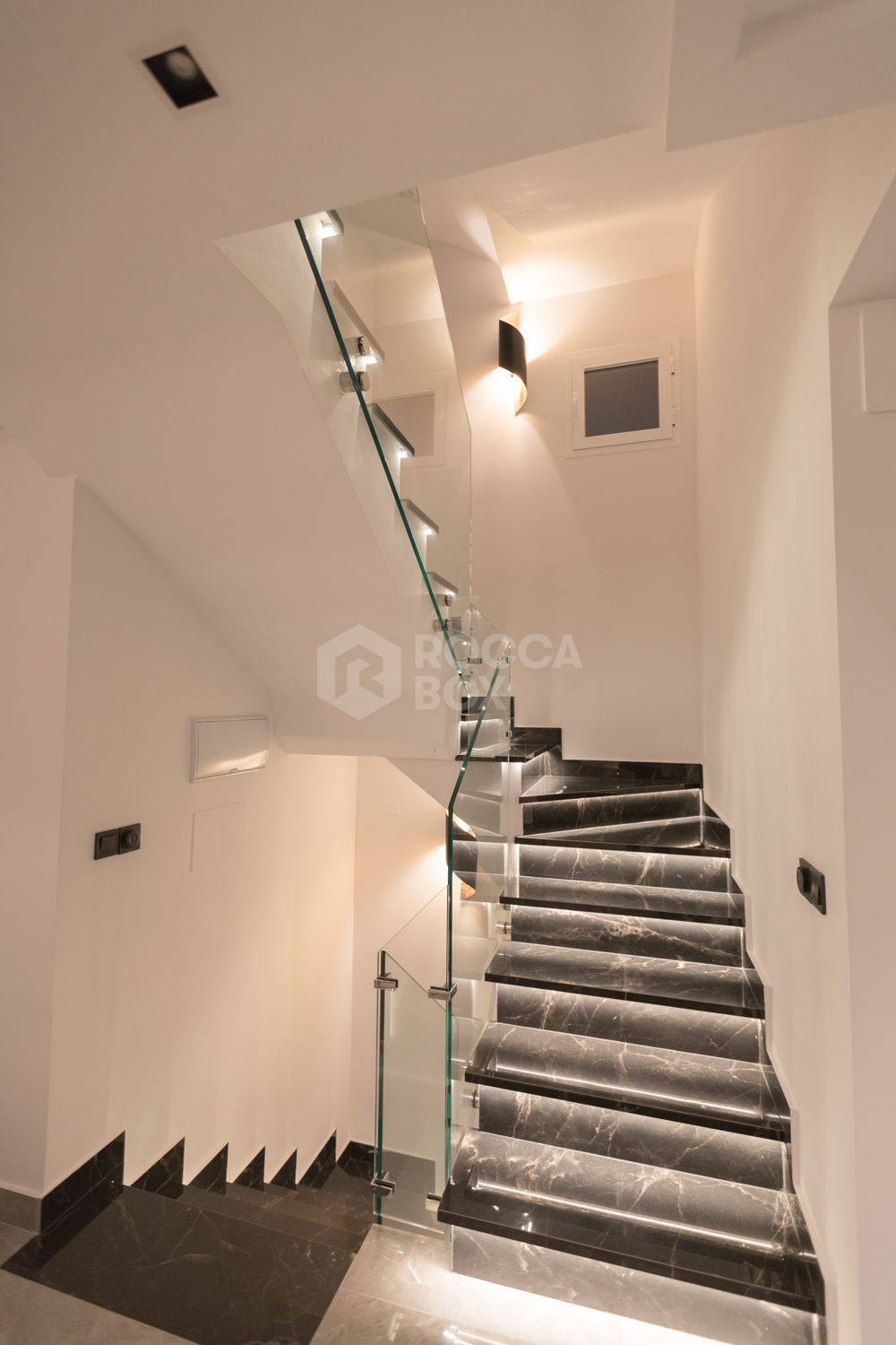 Renovated Corner Townhouse in Los Naranjos | Views of La Concha and 5 min from Puerto Banús