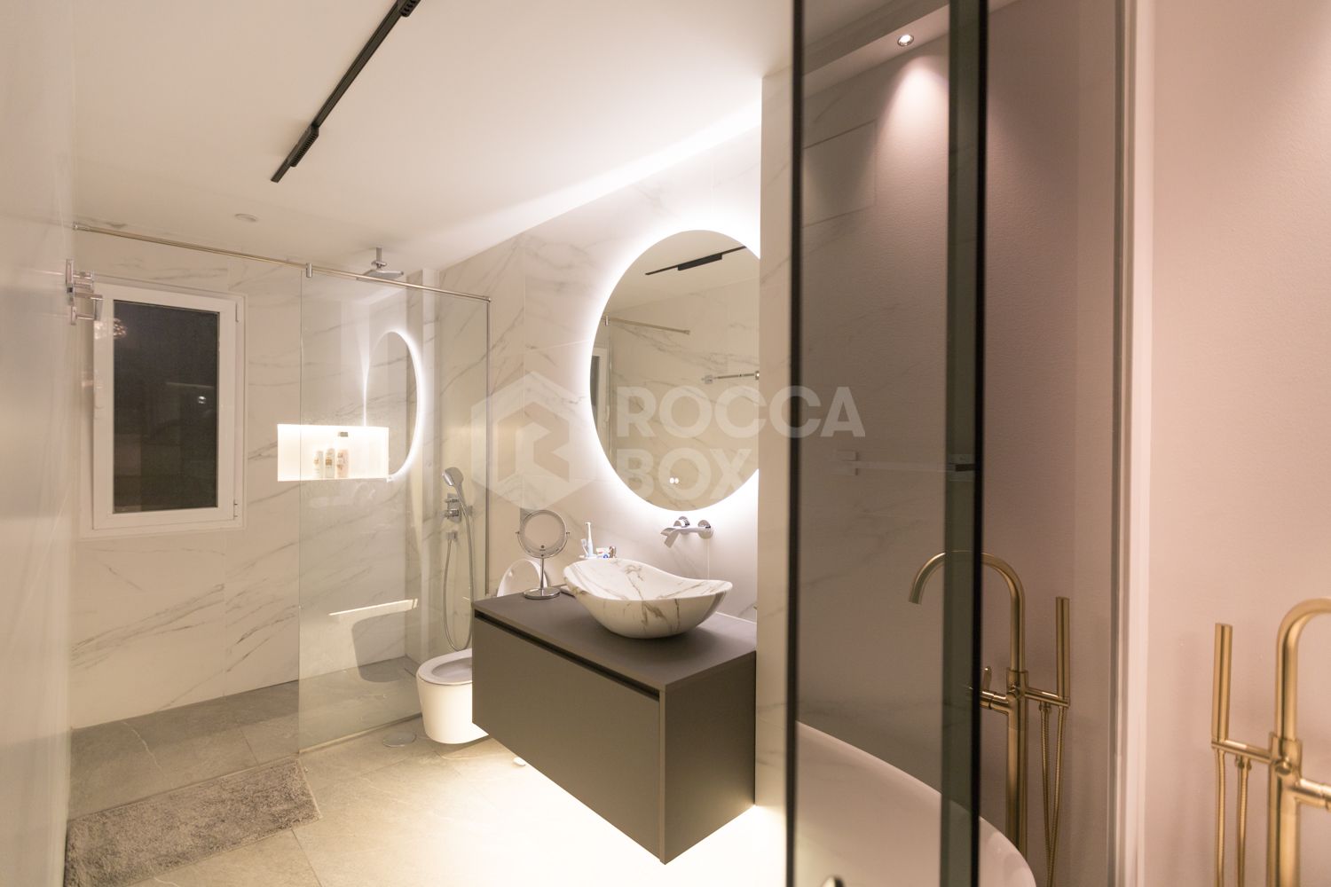 Renovated Corner Townhouse in Los Naranjos | Views of La Concha and 5 min from Puerto Banús