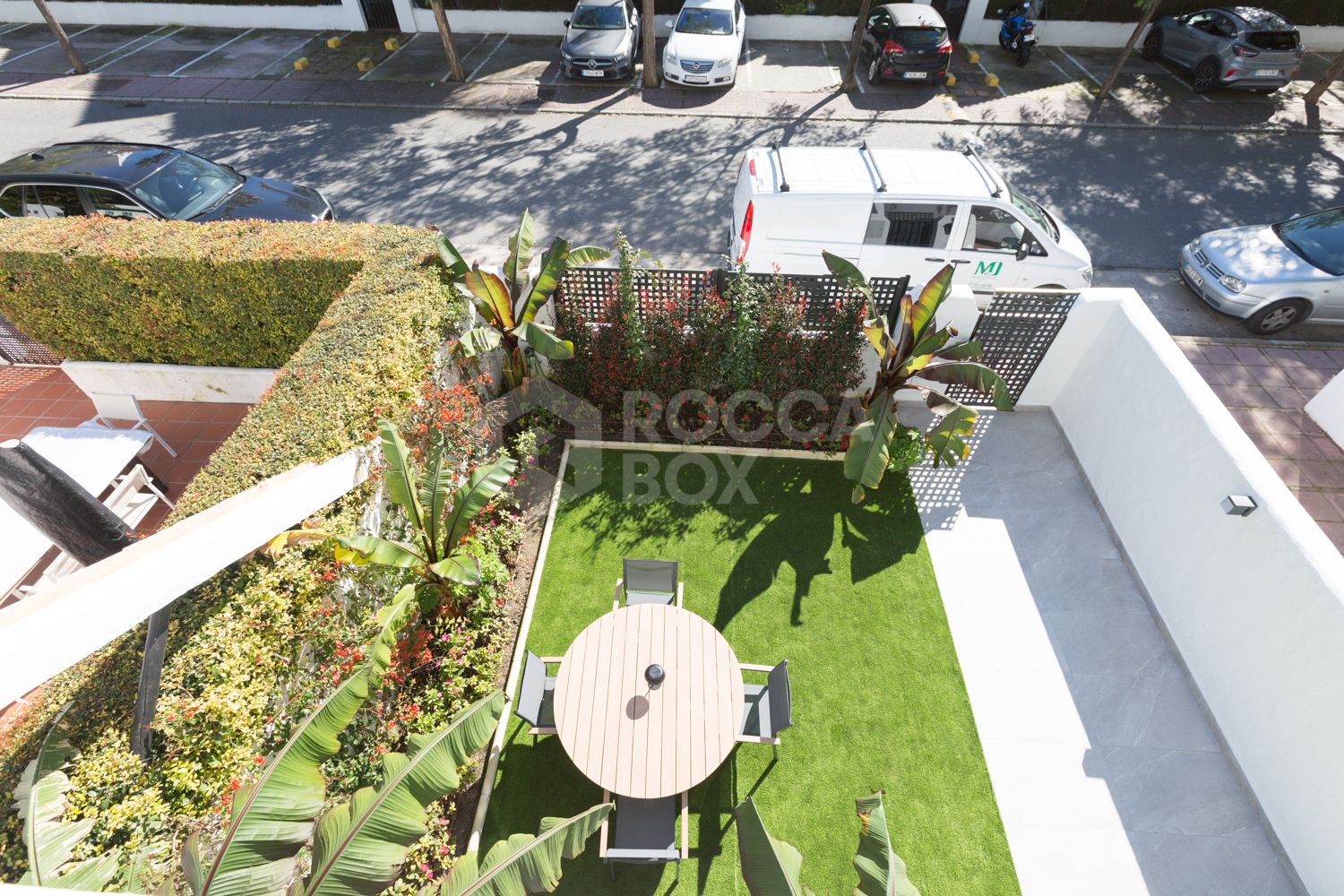 Renovated Corner Townhouse in Los Naranjos | Views of La Concha and 5 min from Puerto Banús