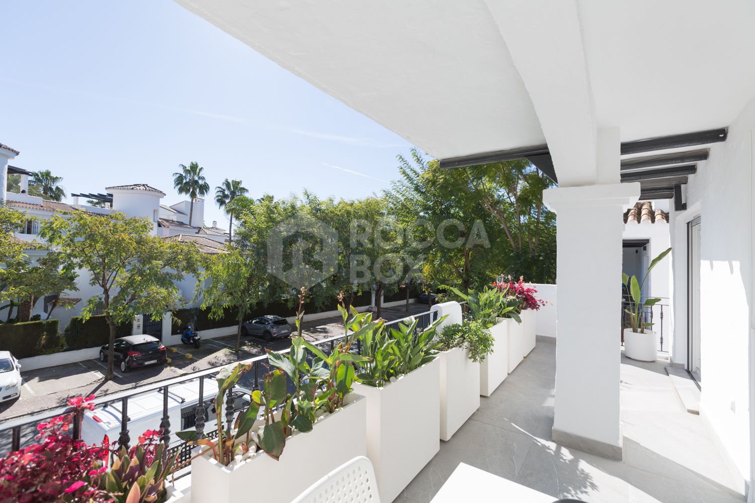 Renovated Corner Townhouse in Los Naranjos | Views of La Concha and 5 min from Puerto Banús