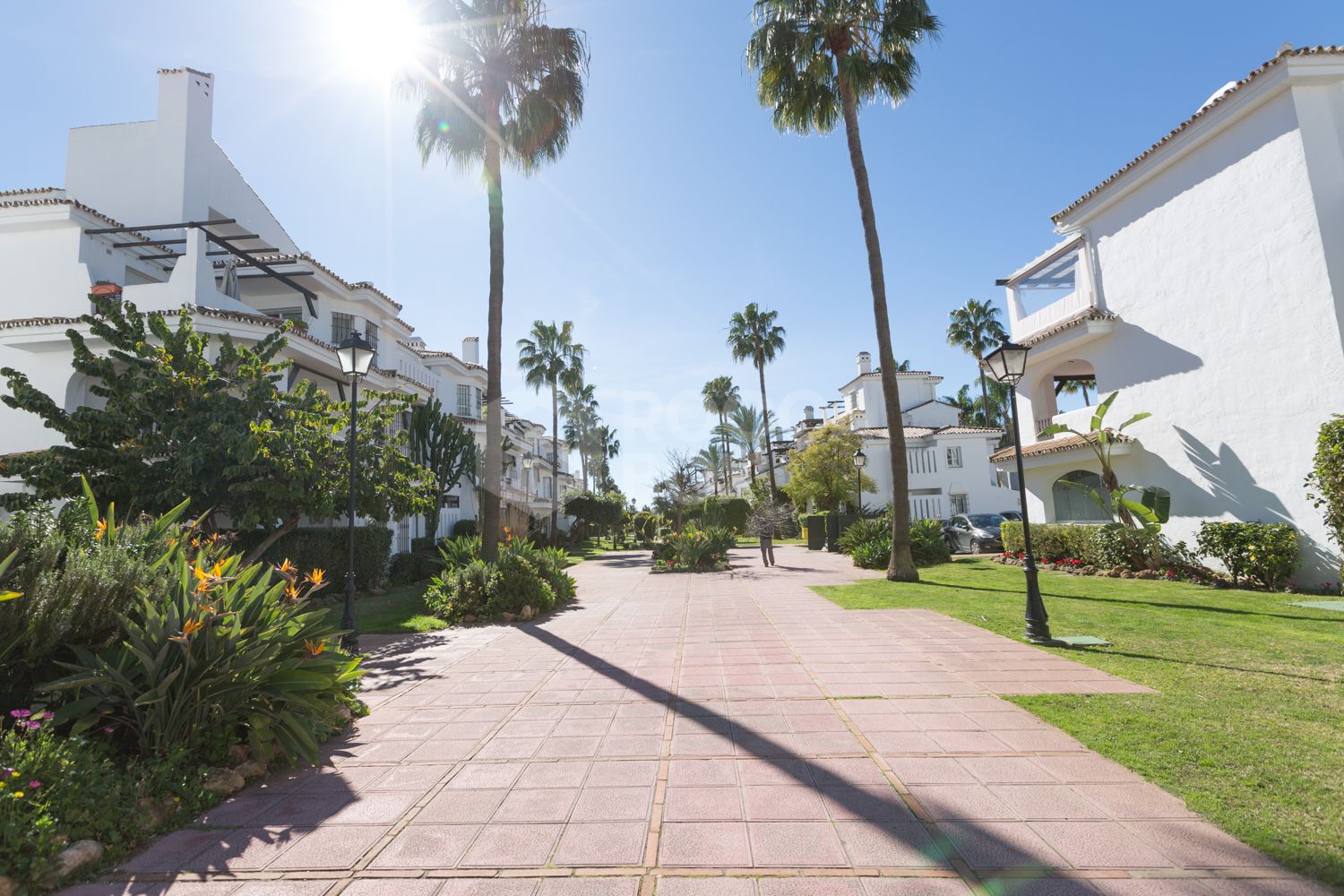 Renovated Corner Townhouse in Los Naranjos | Views of La Concha and 5 min from Puerto Banús