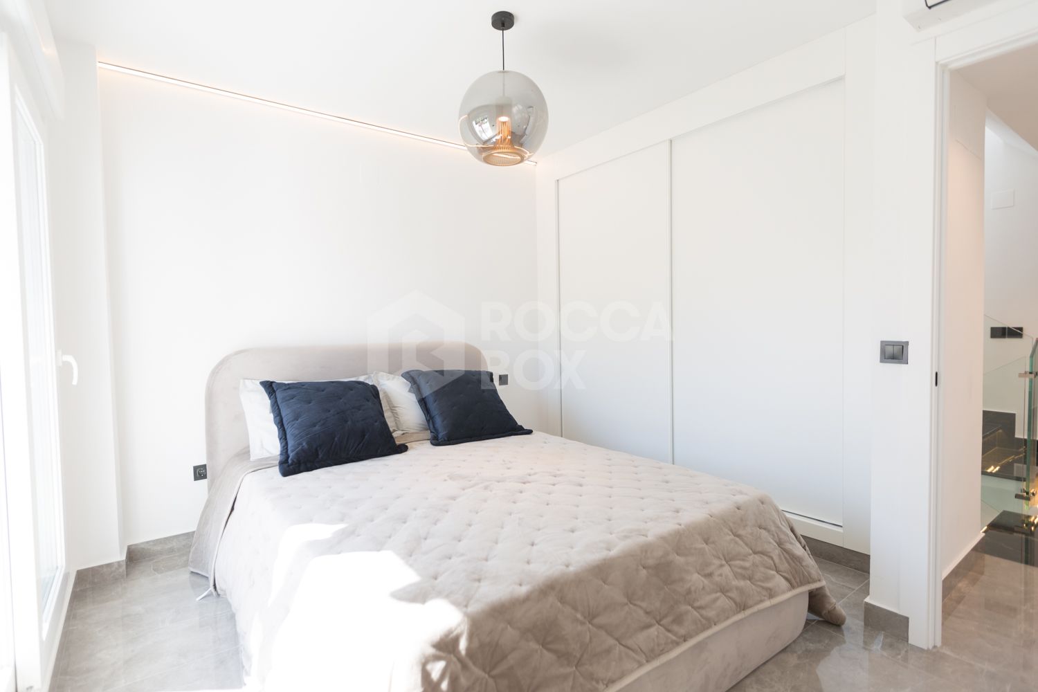 Renovated Corner Townhouse in Los Naranjos | Views of La Concha and 5 min from Puerto Banús