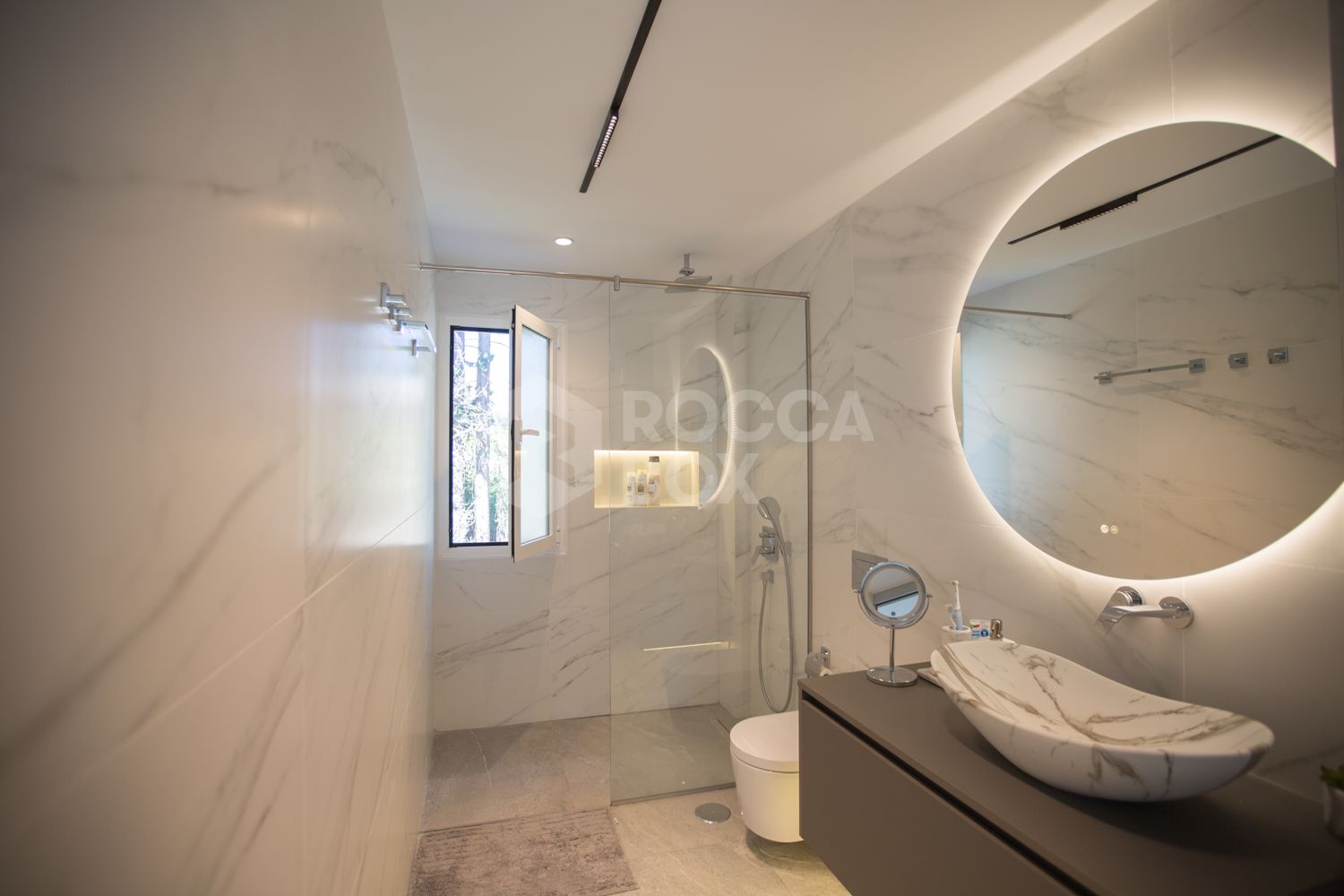 Renovated Corner Townhouse in Los Naranjos | Views of La Concha and 5 min from Puerto Banús