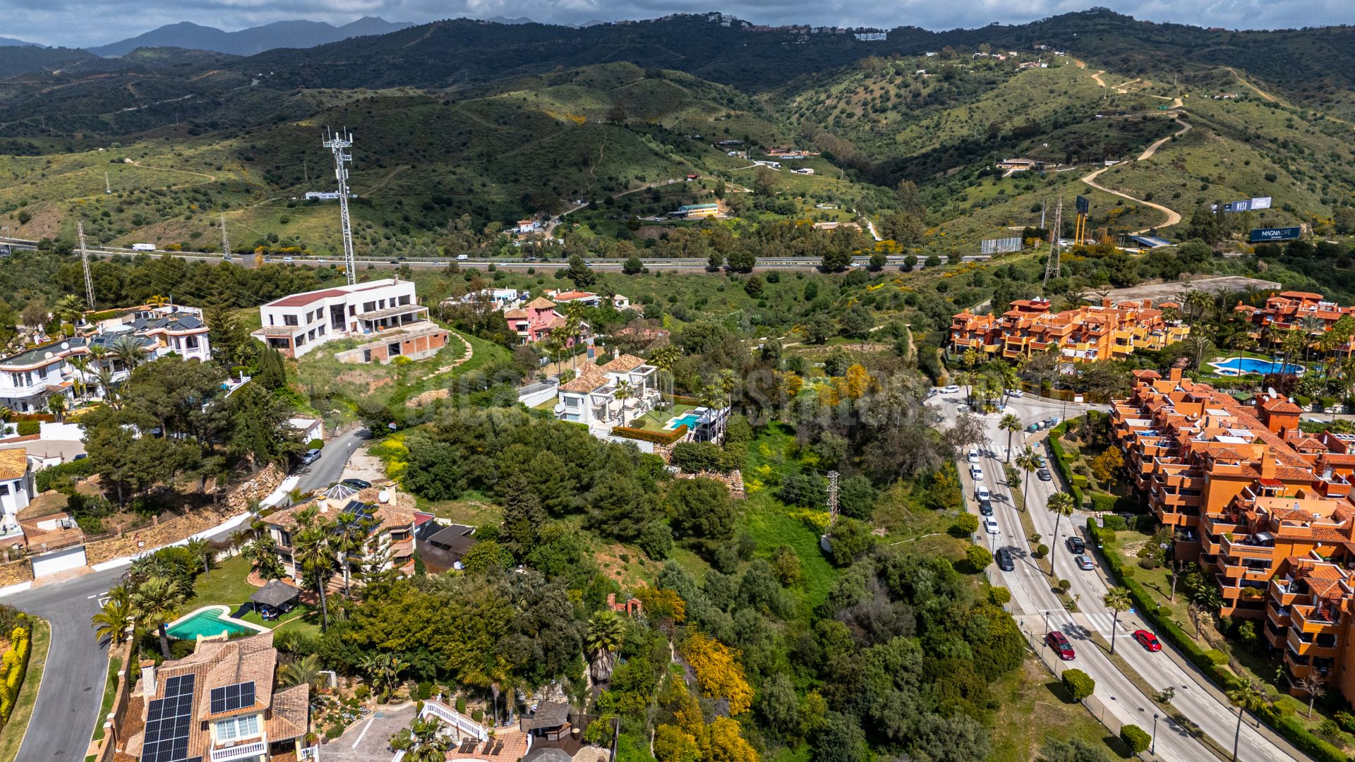 Plot in Hacienda las Chapas, Marbella