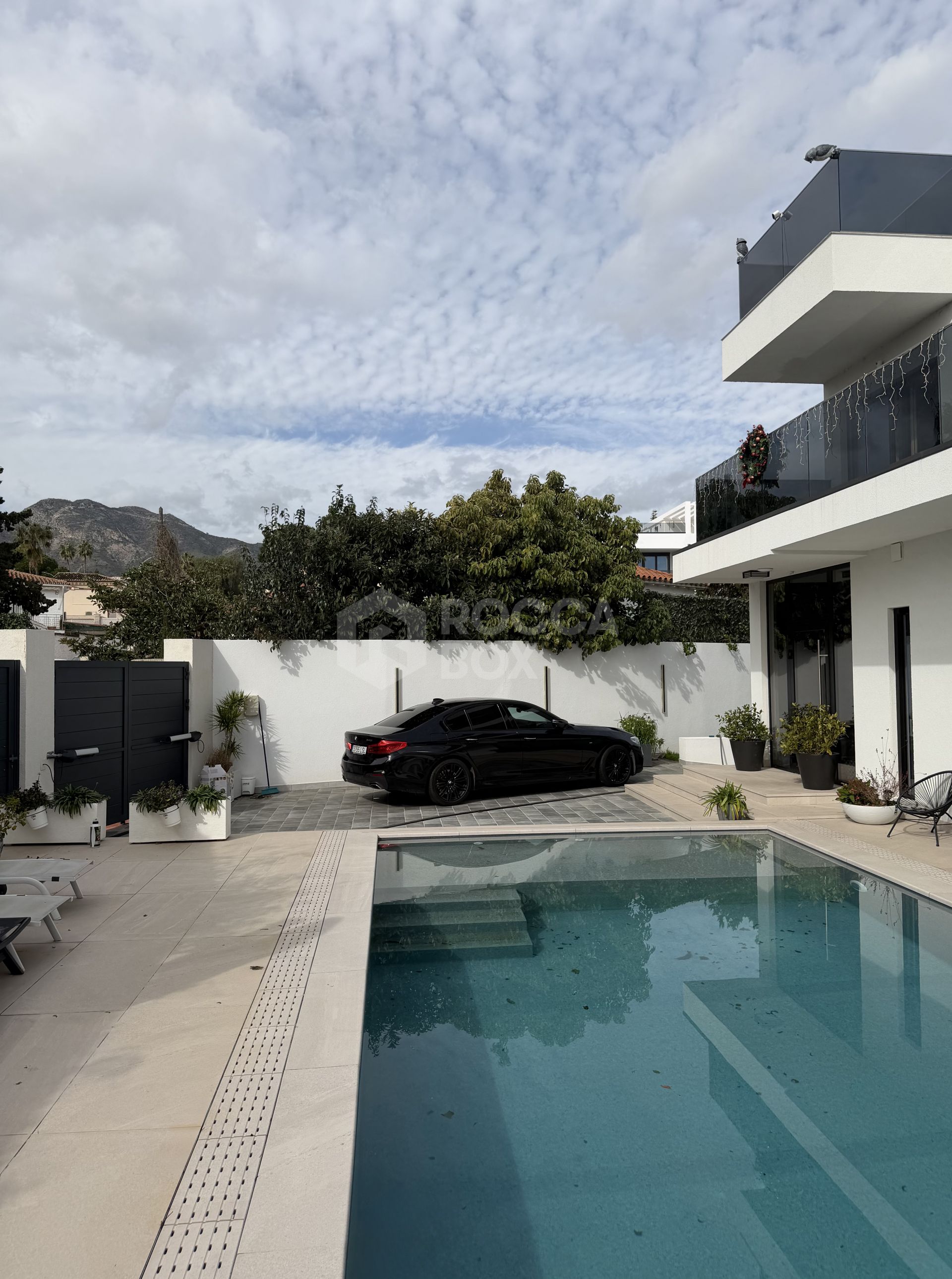 Luxury Villa Just 5 Minutes’ Walk from Benalmádena Beach and Puerto Marina