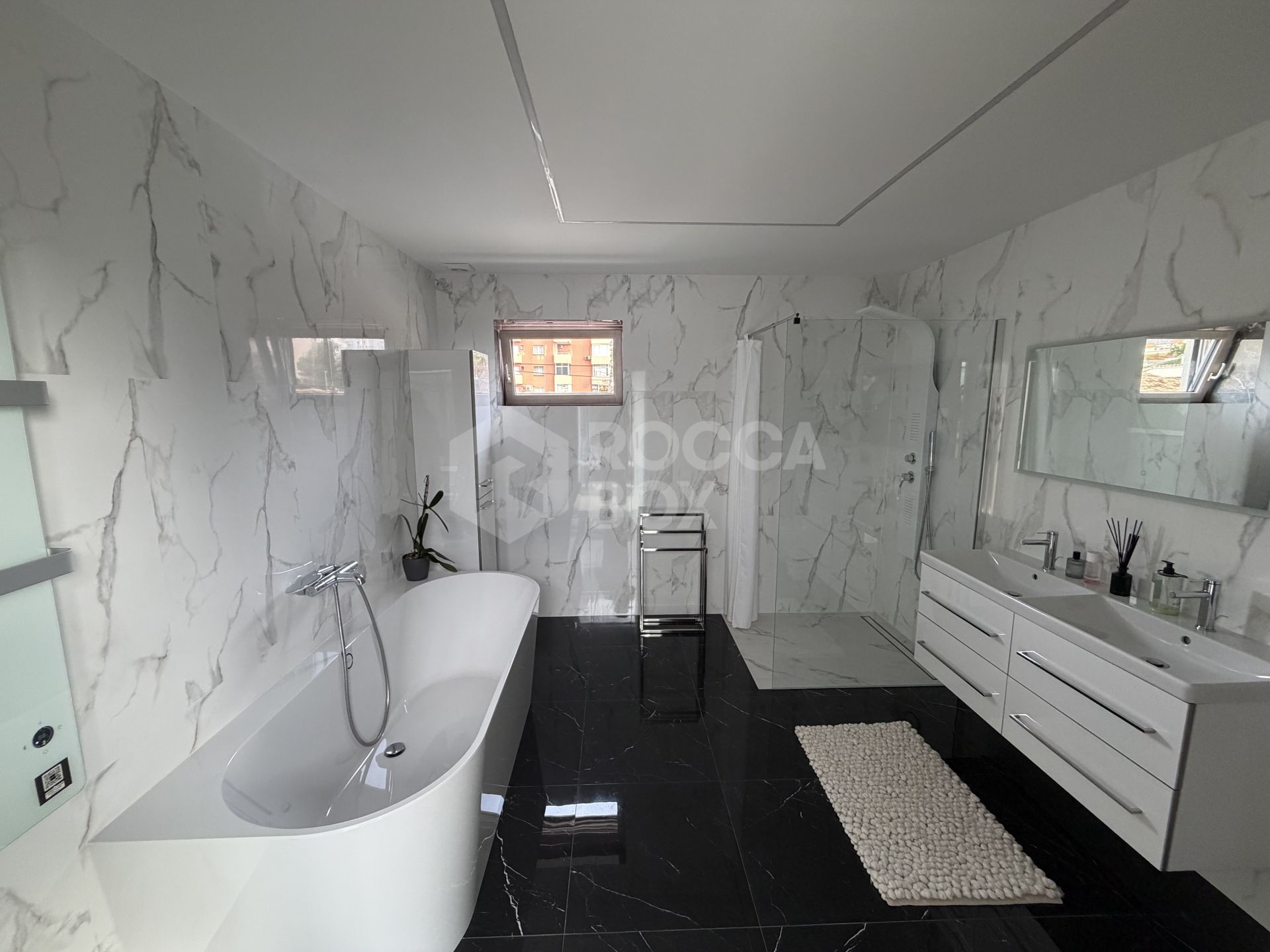 Luxury Villa Just 5 Minutes’ Walk from Benalmádena Beach and Puerto Marina