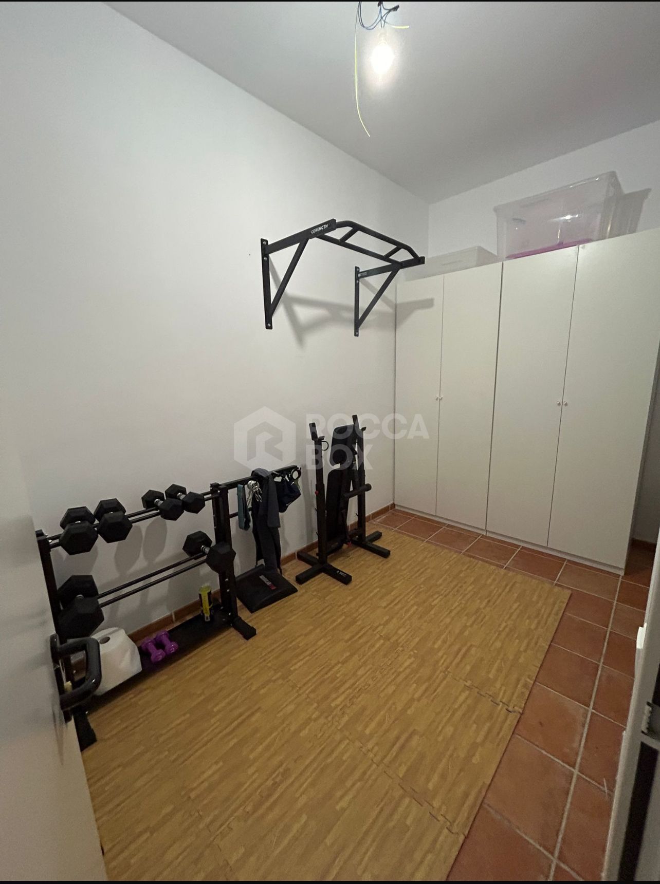 Elegance and light in a townhouse with private garden and solarium