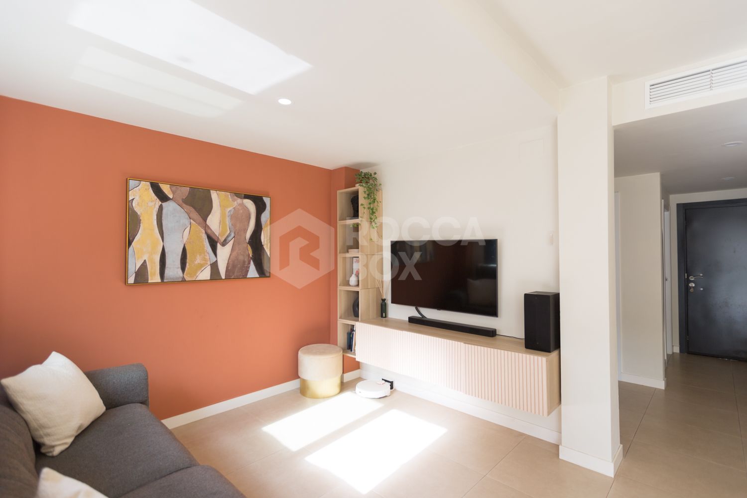 Elegance and light in a townhouse with private garden and solarium