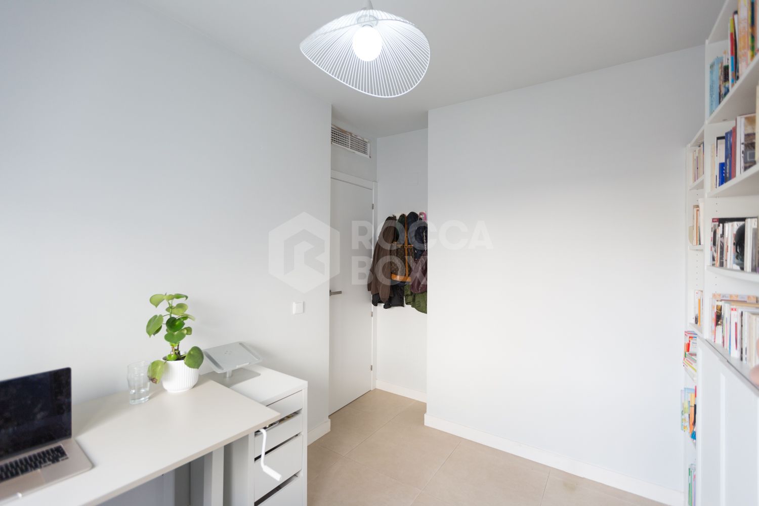 Elegance and light in a townhouse with private garden and solarium