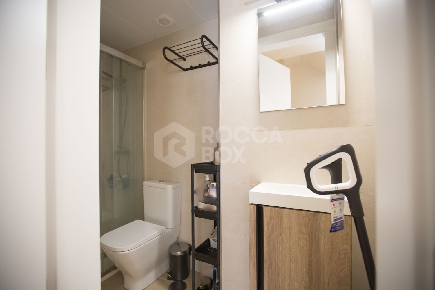 Elegance and light in a townhouse with private garden and solarium