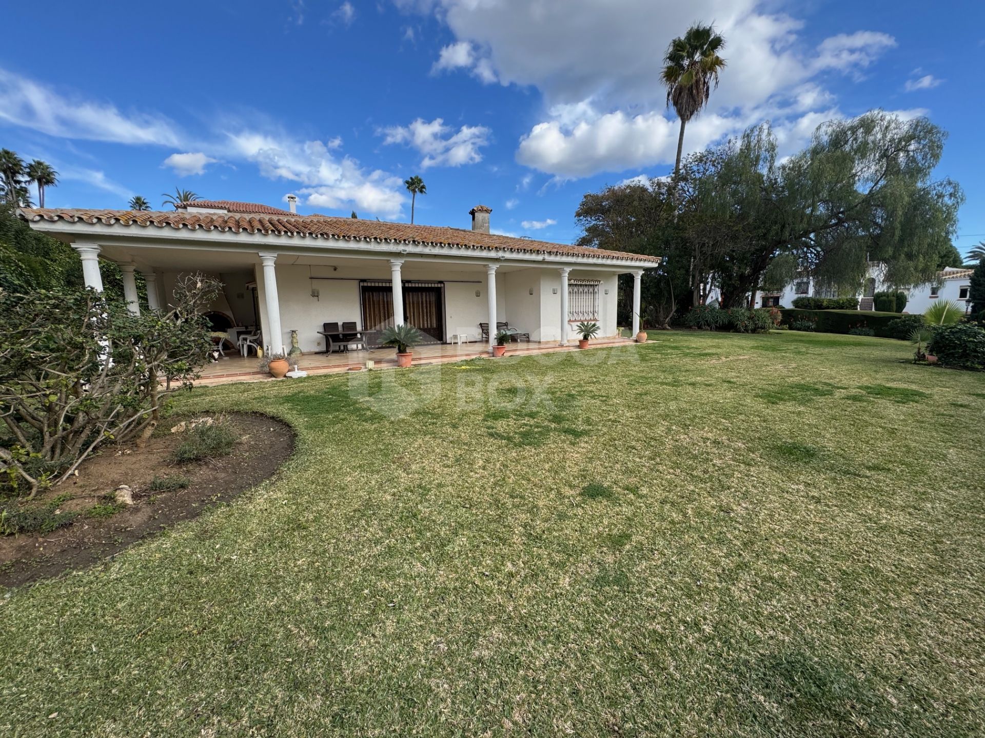 Charming villa with great potential in Middle Paradise – New Golden Mile